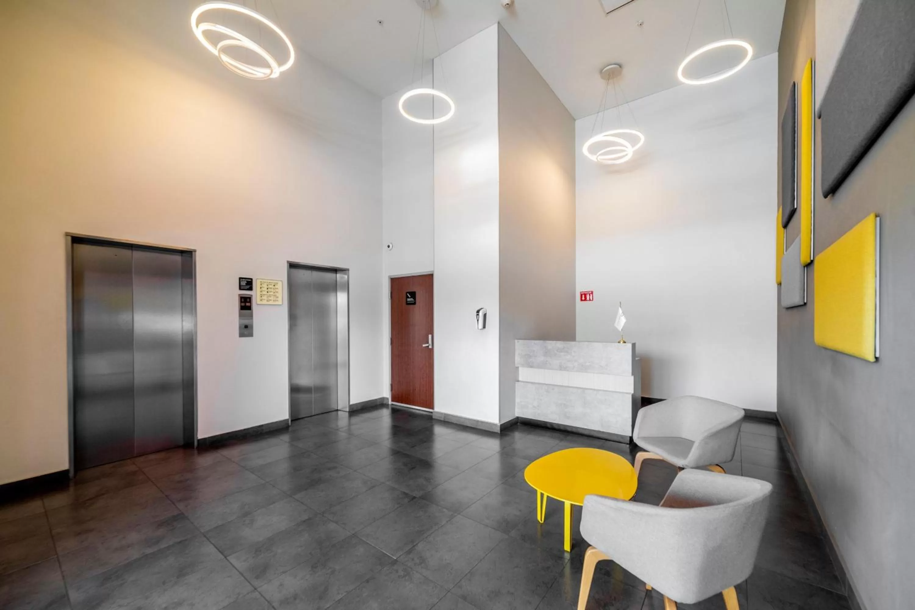 Lobby or reception in City Express Plus by Marriott Guadalajara Palomar