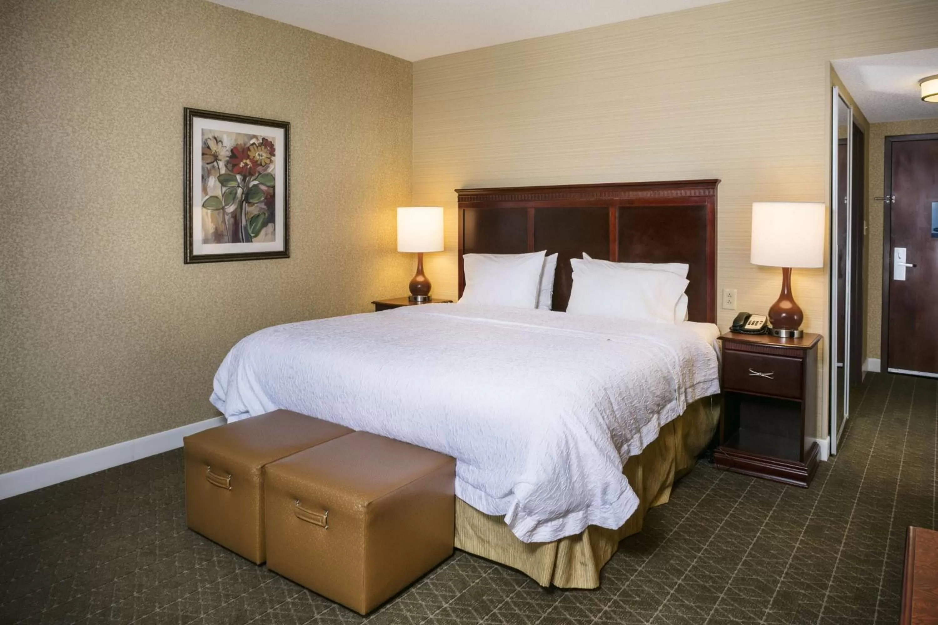 Bed in Hampton Inn & Suites Toledo-Perrysburg