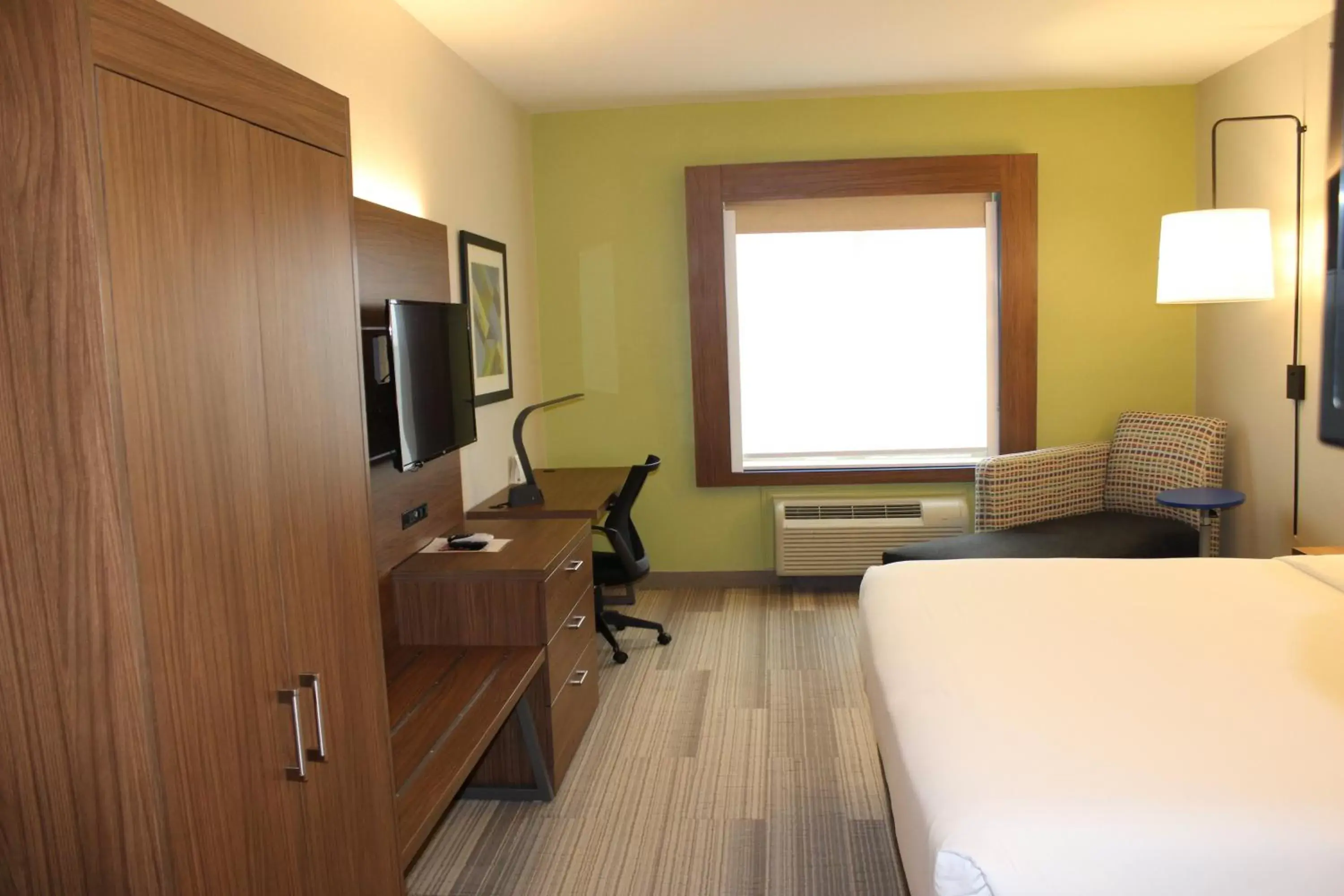 Photo of the whole room, TV/Entertainment Center in Holiday Inn Express Hotel & Suites Mansfield, an IHG Hotel