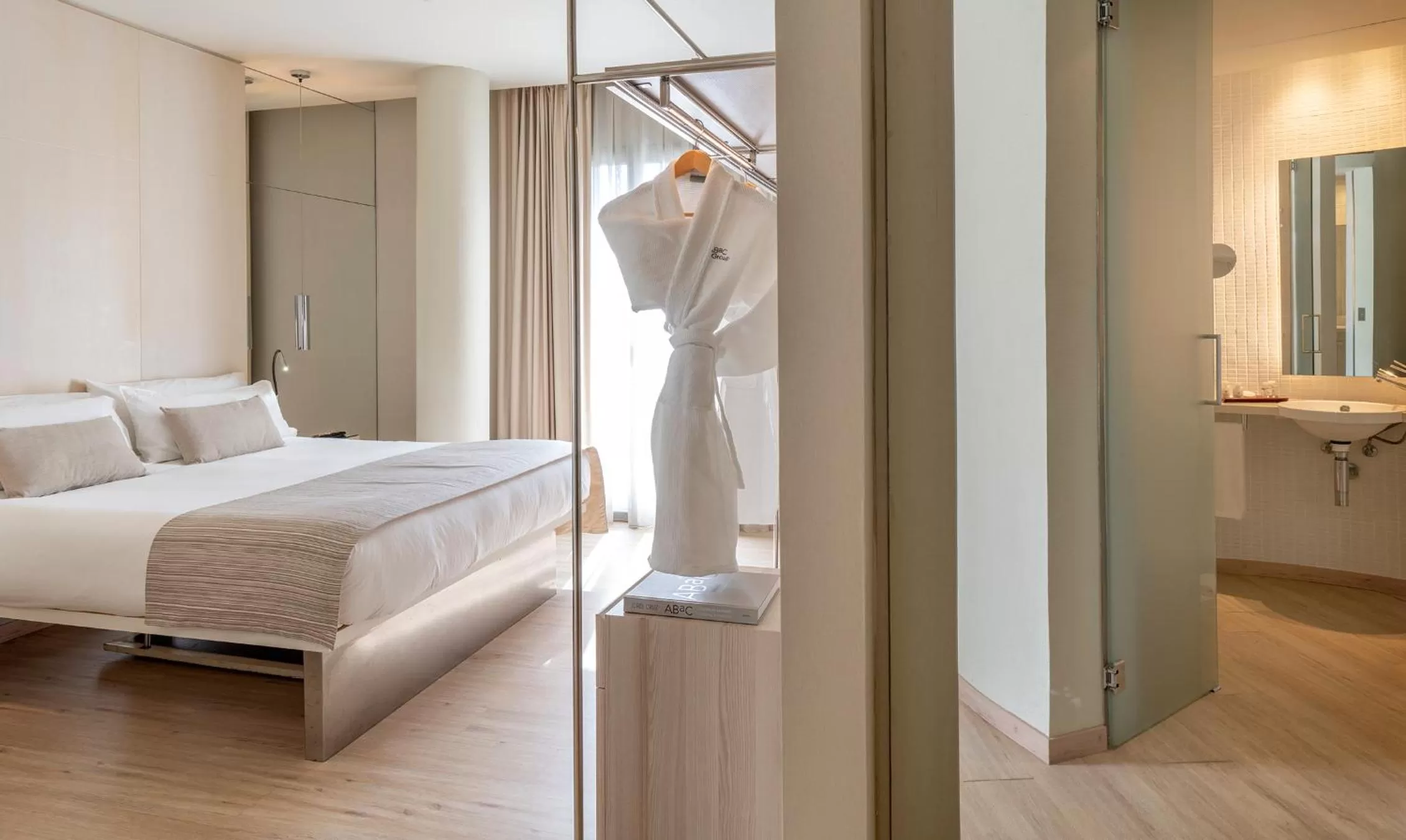 Bathroom, Bed in Cram Hotel