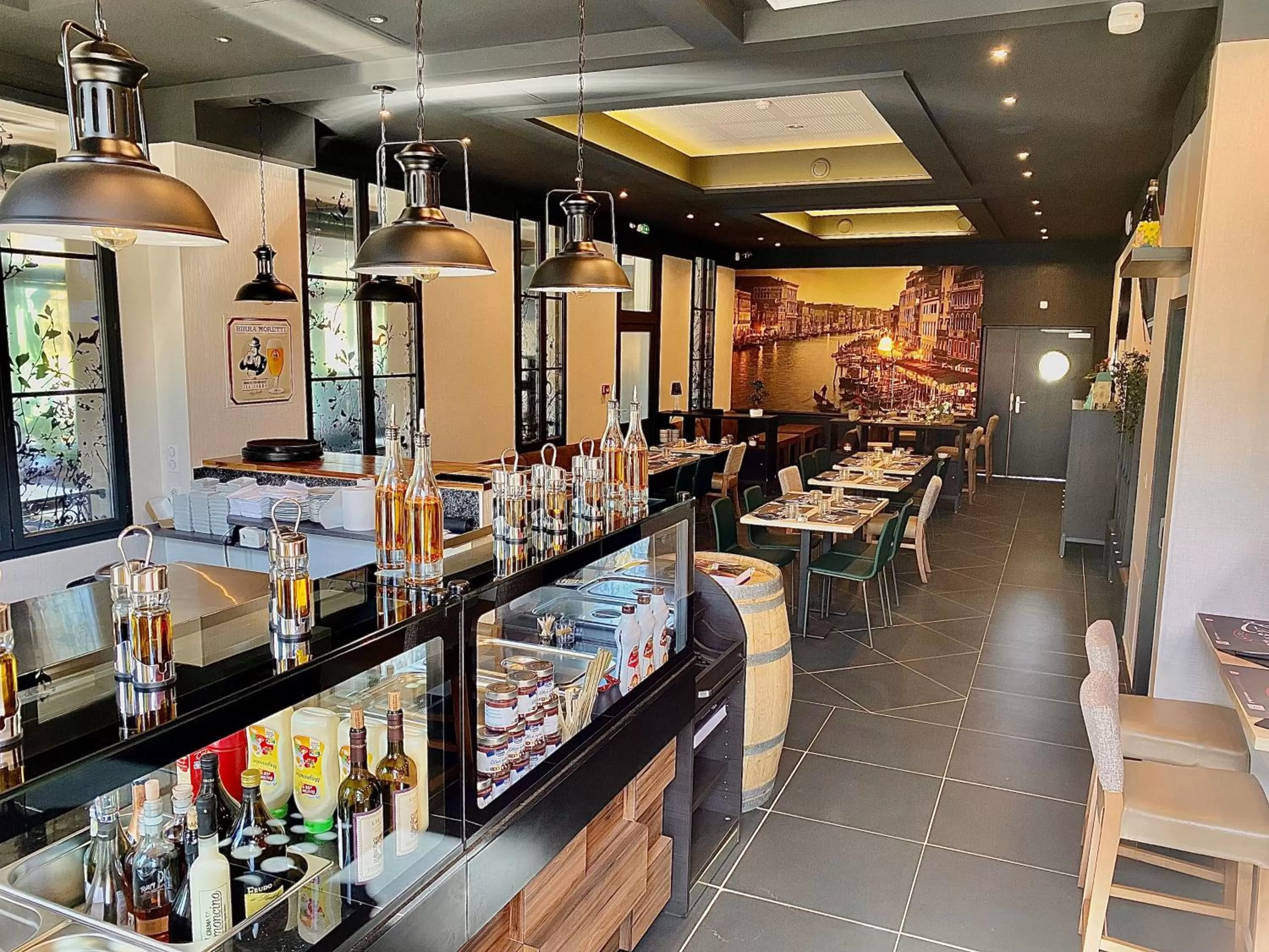 Restaurant/places to eat in Résidence Château du Mée