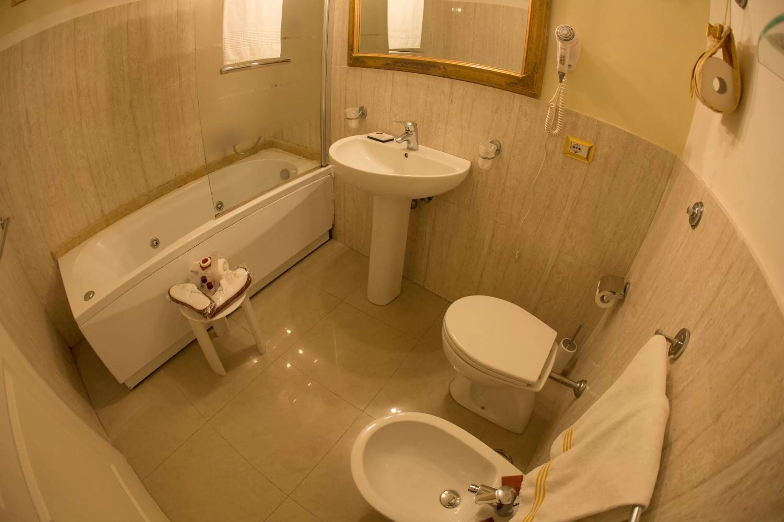 Toilet in B&B Art Suite Santa Brigida