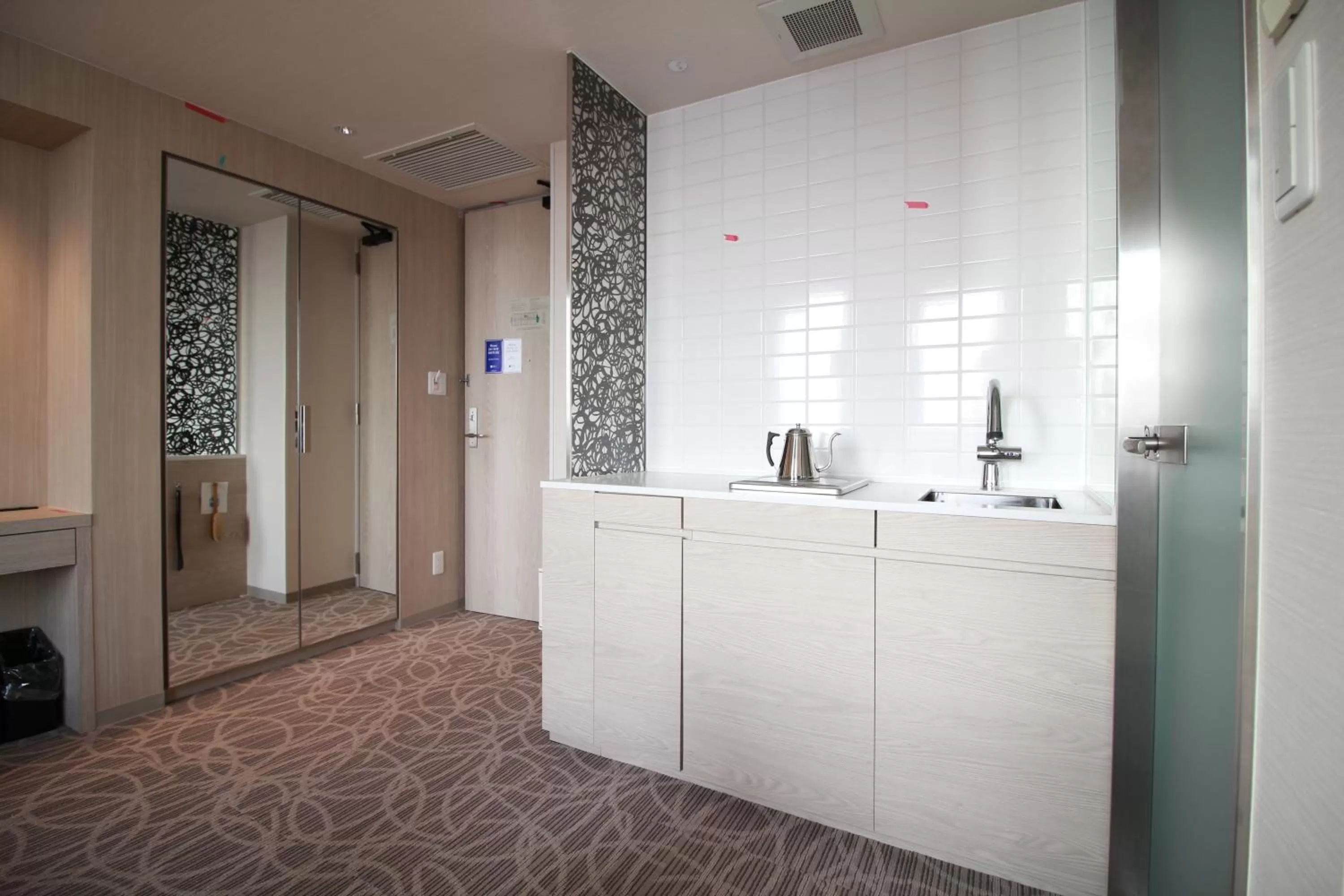 Kitchen or kitchenette in Meitetsu Inn Kariya