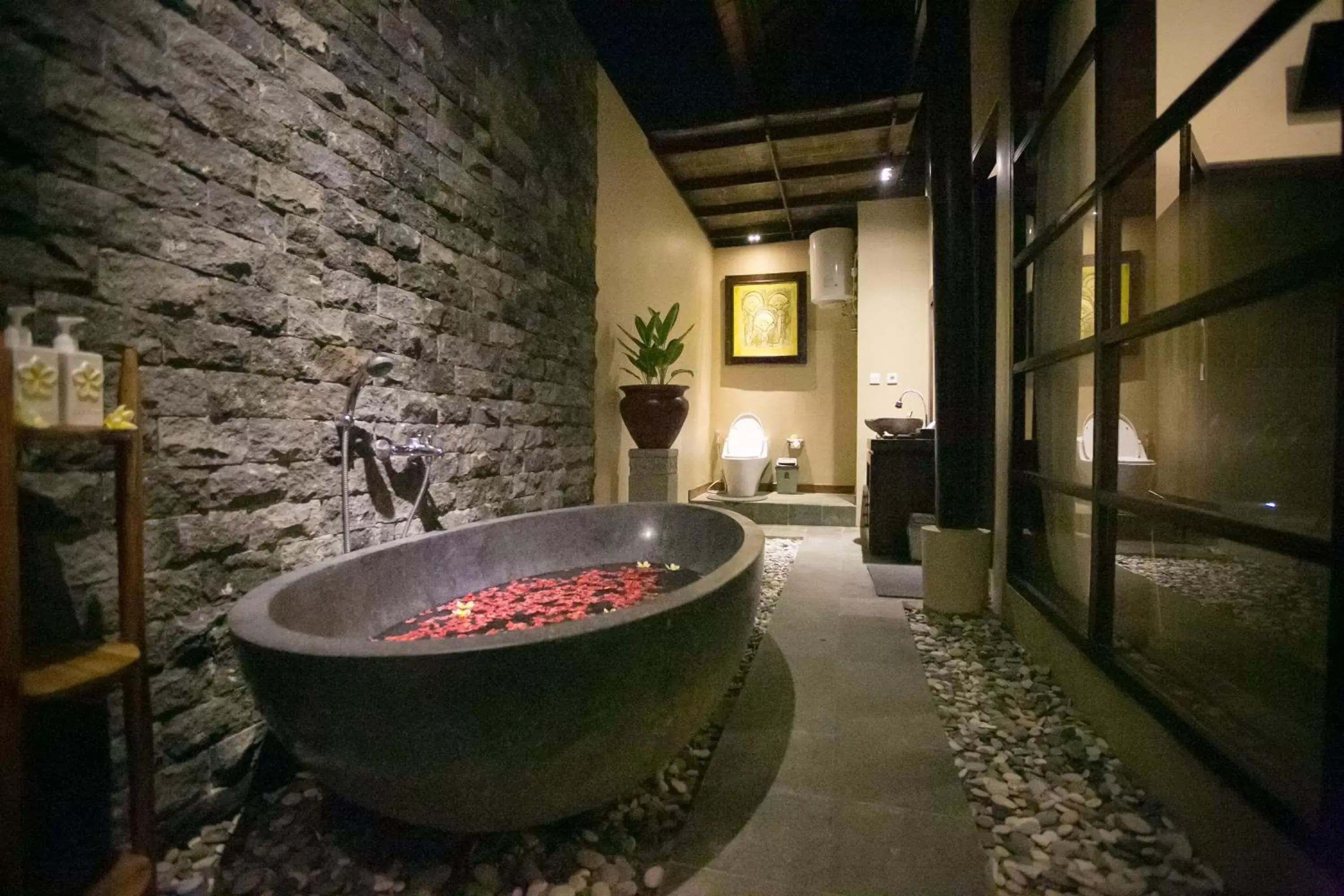 Public Bath in Ubud Raya Villa