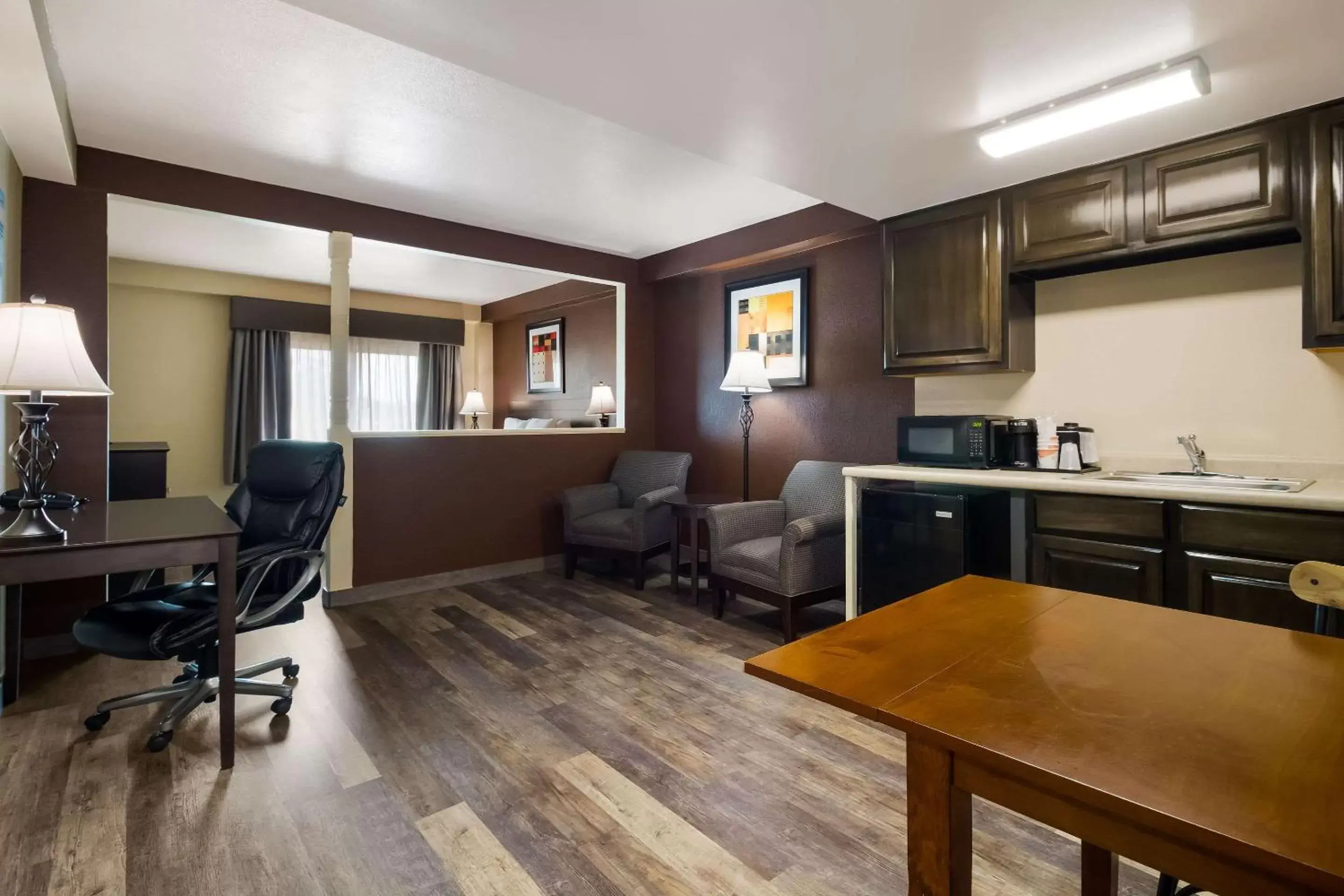Bedroom, Kitchen/Kitchenette in Quality Inn & Suites North Myrtle Beach