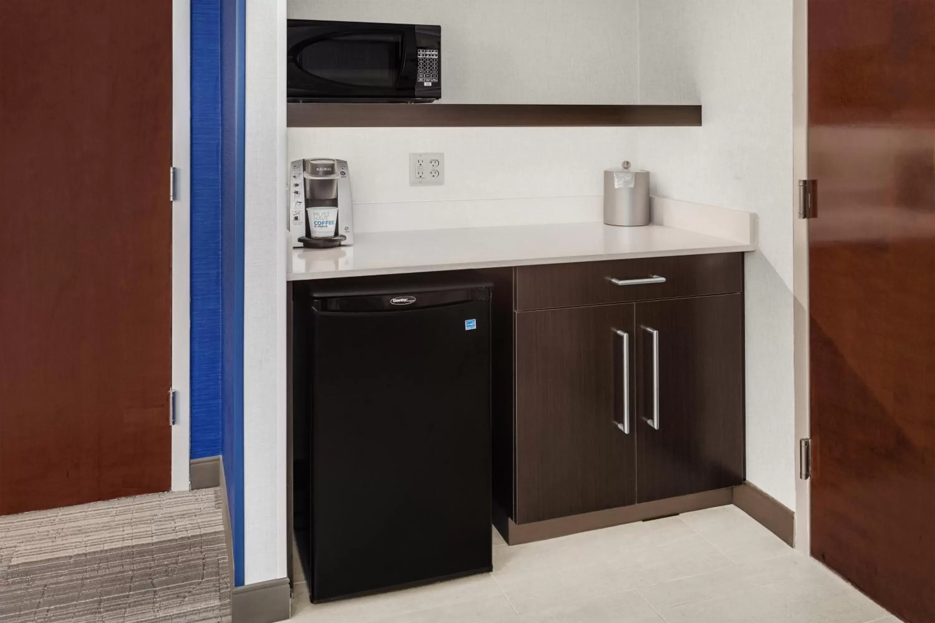 Photo of the whole room, Kitchen/Kitchenette in Holiday Inn Express South Portland, an IHG Hotel