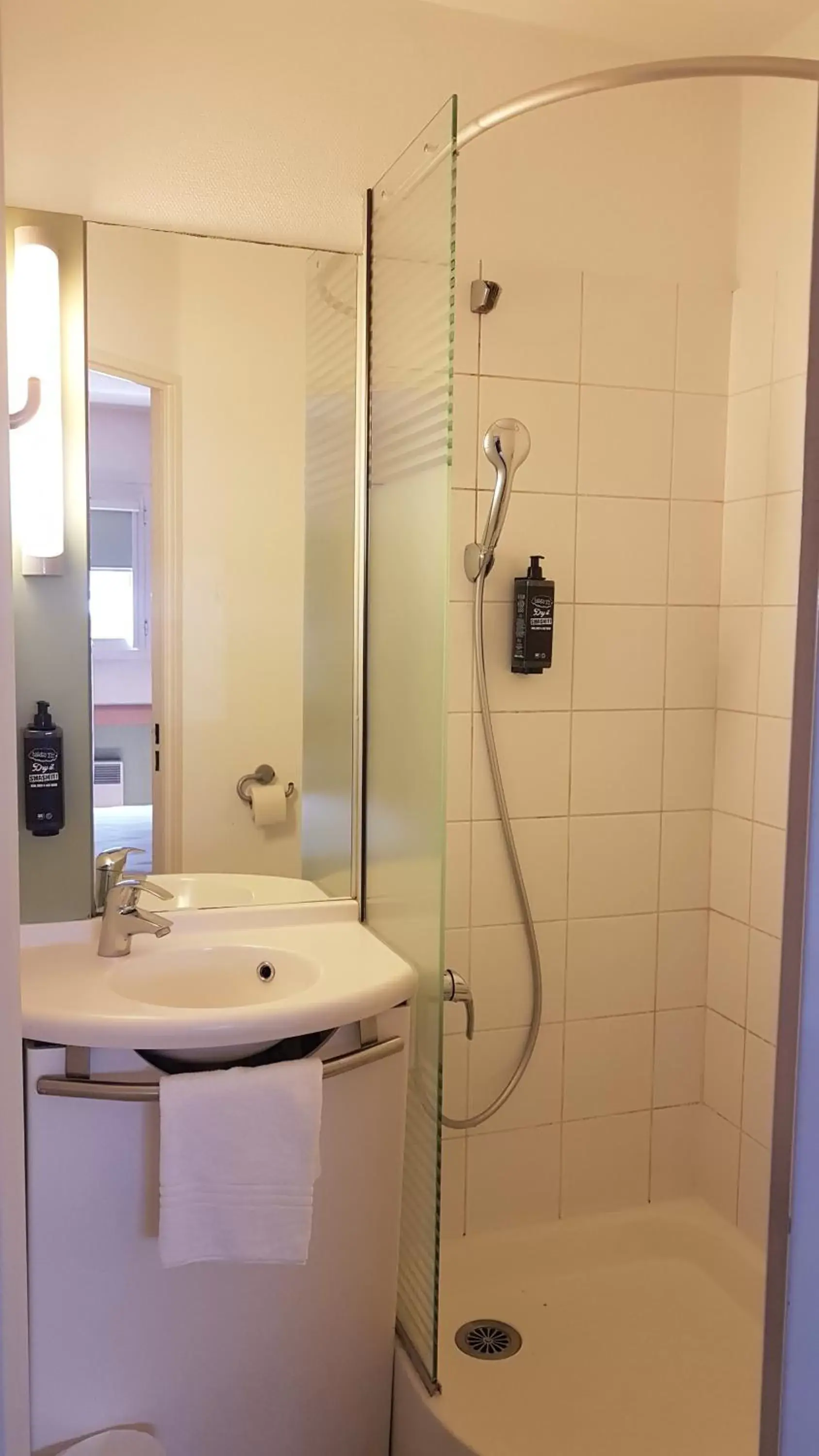 Bathroom in ibis budget Annemasse Geneve
