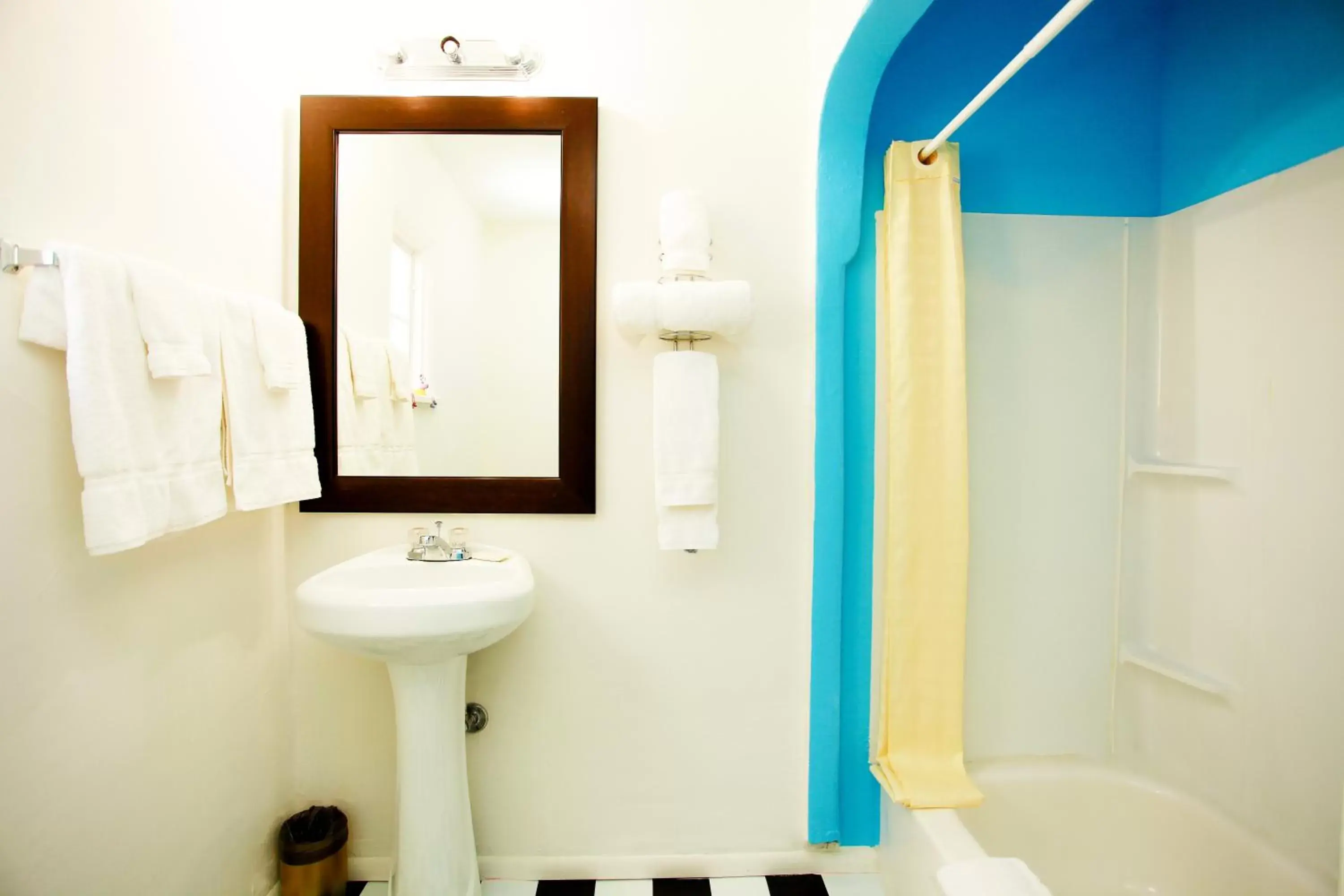 Shower, Bathroom in Brad's Desert Inn