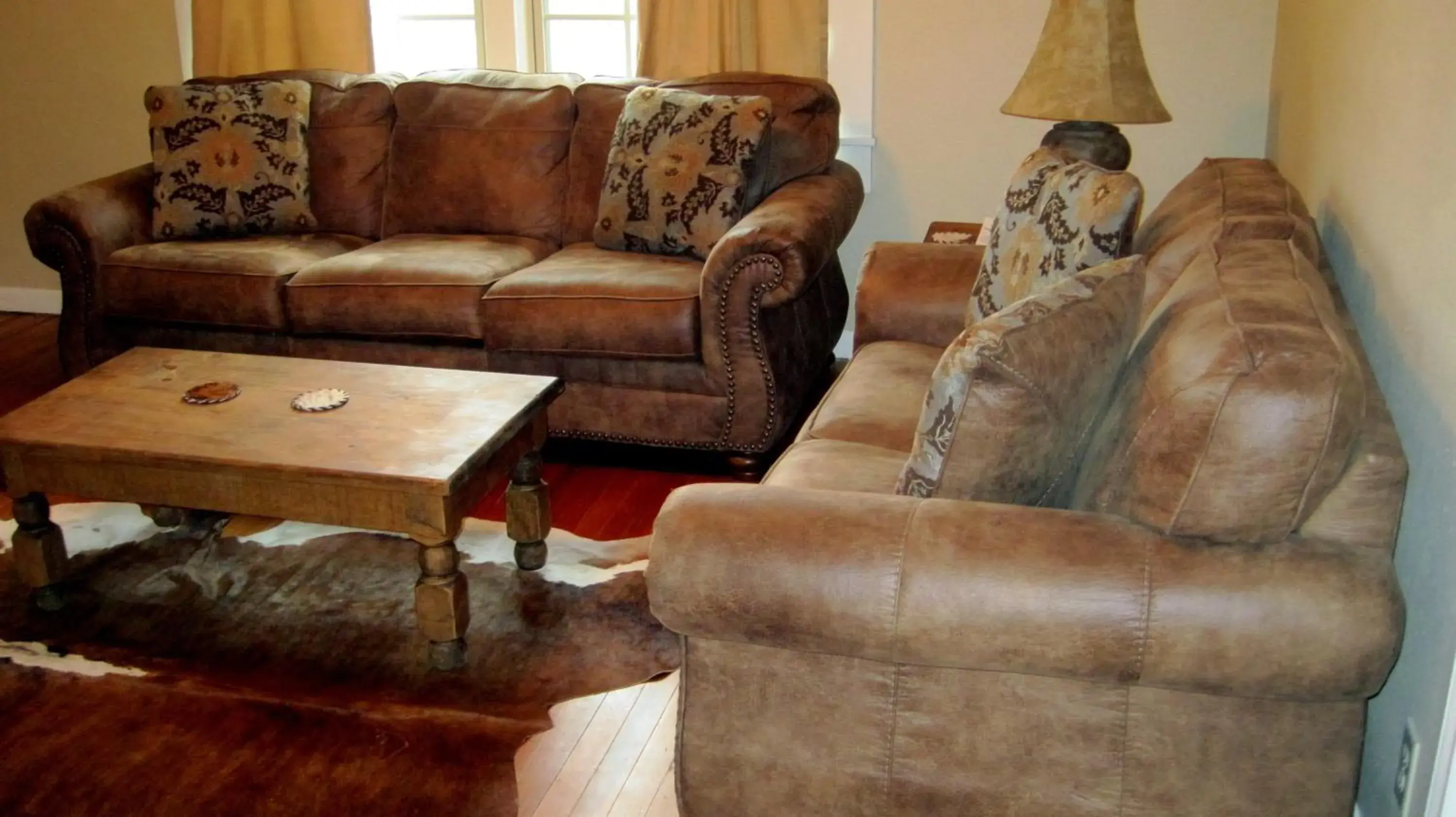 Living room, Seating Area in Sunset Inn and Suites