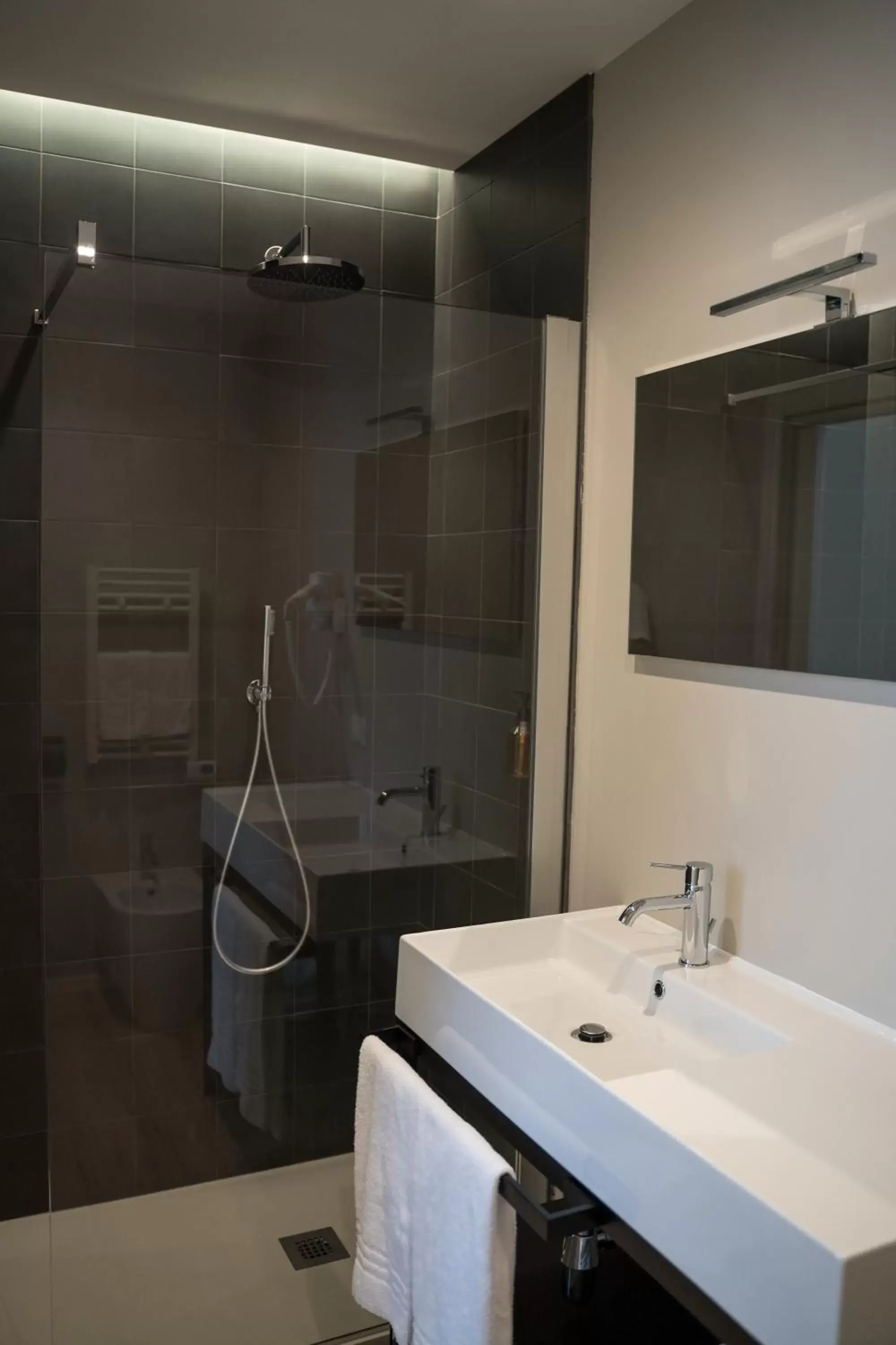 Shower, Bathroom in Palazzo Bellocchi - Suites & Apartments