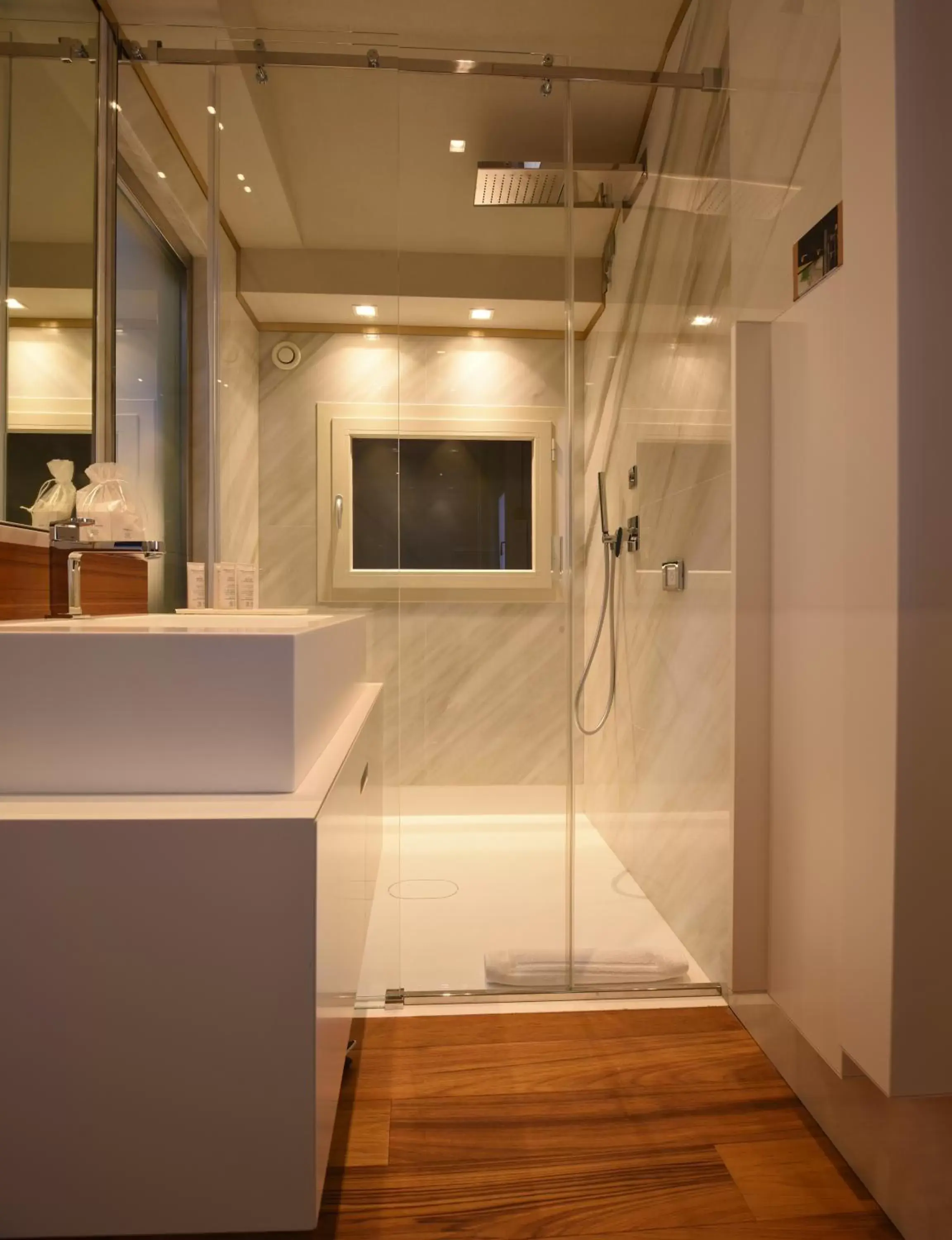 Shower, TV/Entertainment Center in Santa Croce Boutique Hotel