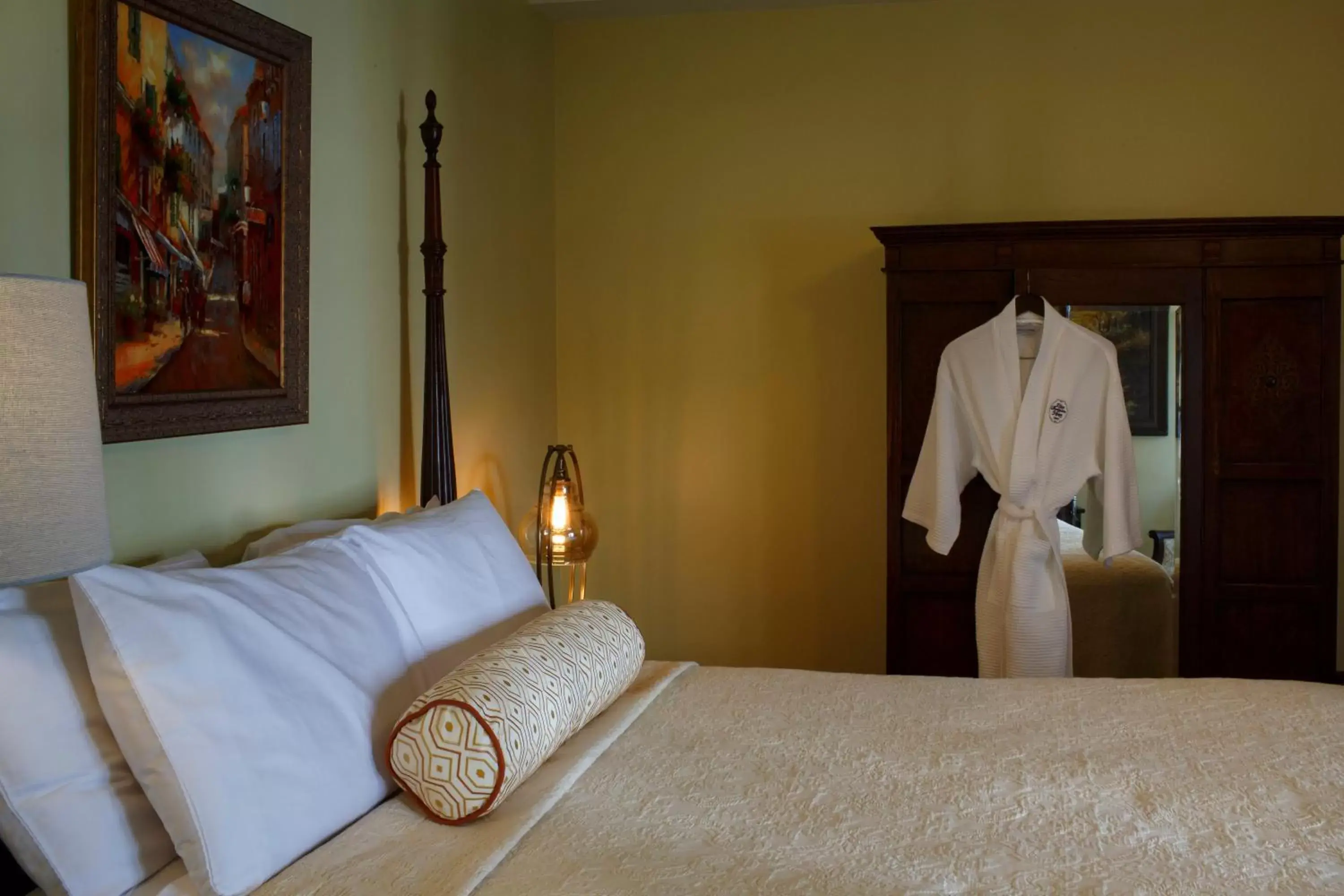 Bedroom, Bed in Eliza Thompson House, Historic Inns of Savannah Collection