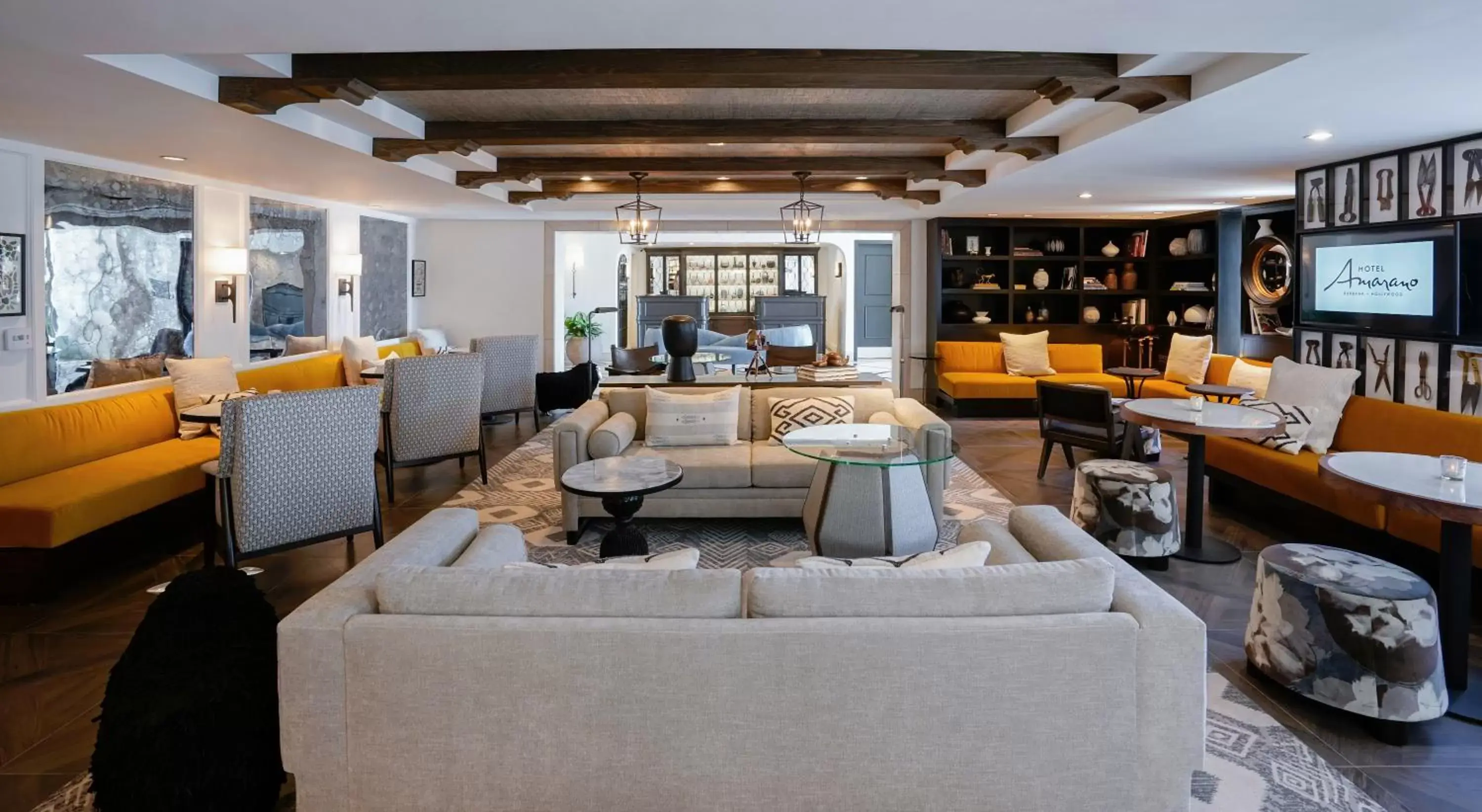 Lounge or bar, Bed in Hotel Amarano Burbank-Hollywood Lounge or bar, Bed in Hotel Amarano Burbank-Hollywood