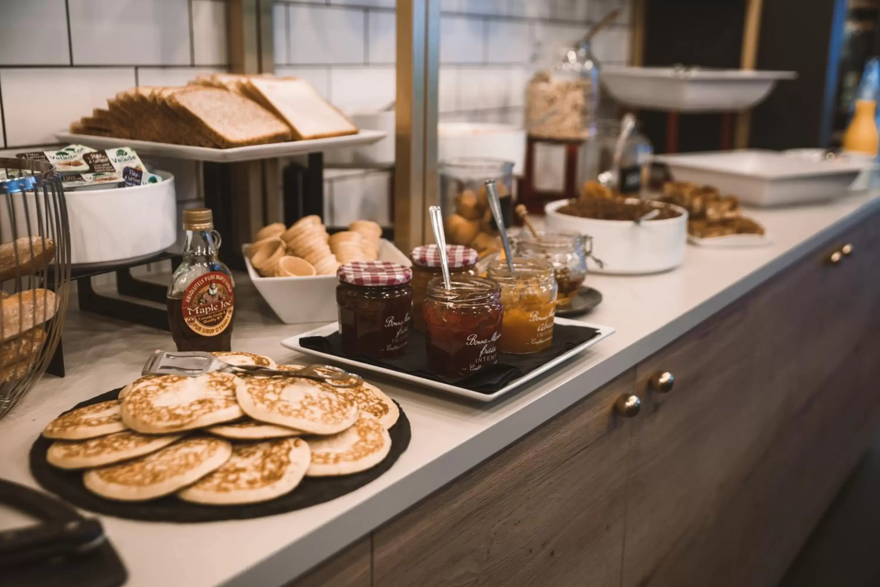 Buffet breakfast in Mercure Bordeaux Centre Ville