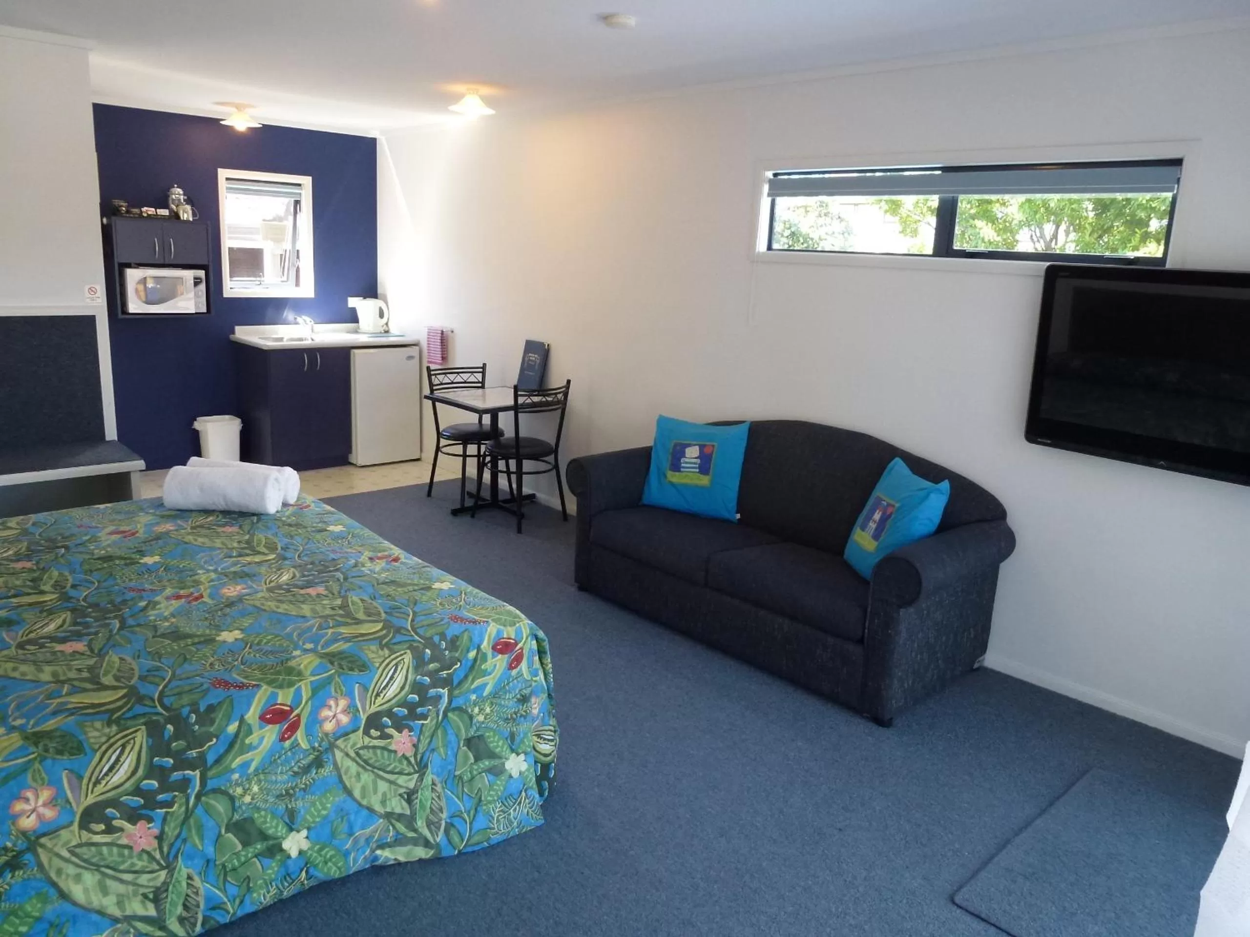 Photo of the whole room, Bed in Mana-Nui Motel