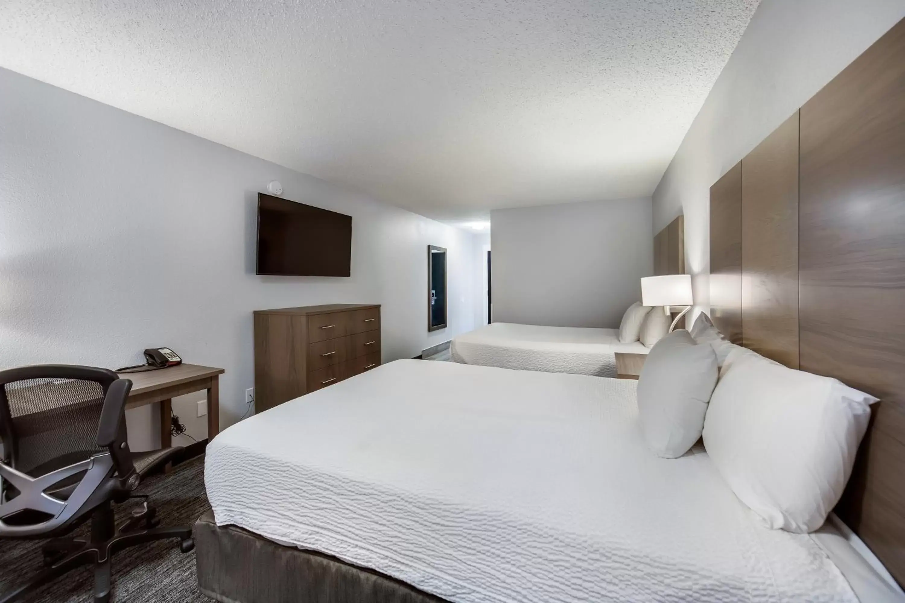 Bedroom, Bed in Red Lion Inn & Suites Grants Pass