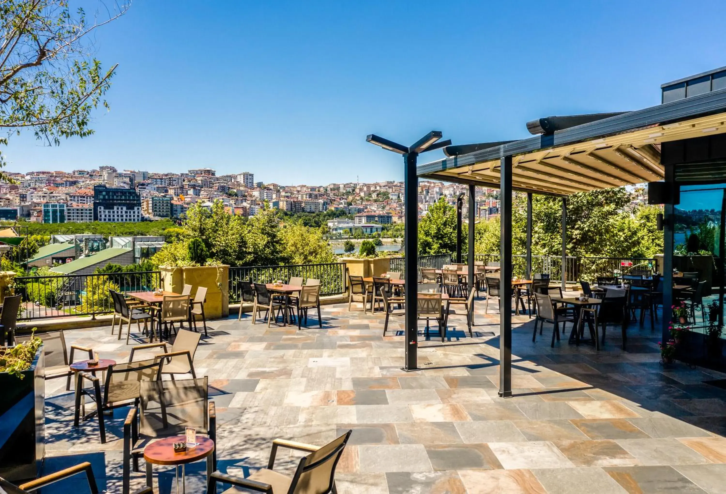 Lounge or bar in Clarion Hotel Golden Horn