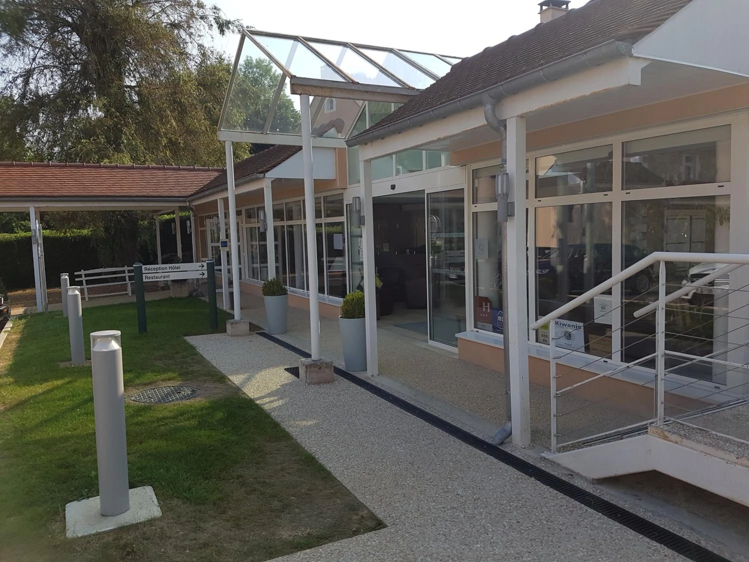 Facade/entrance in Logis Hôtel Restaurant Le Moulin de la Coudre