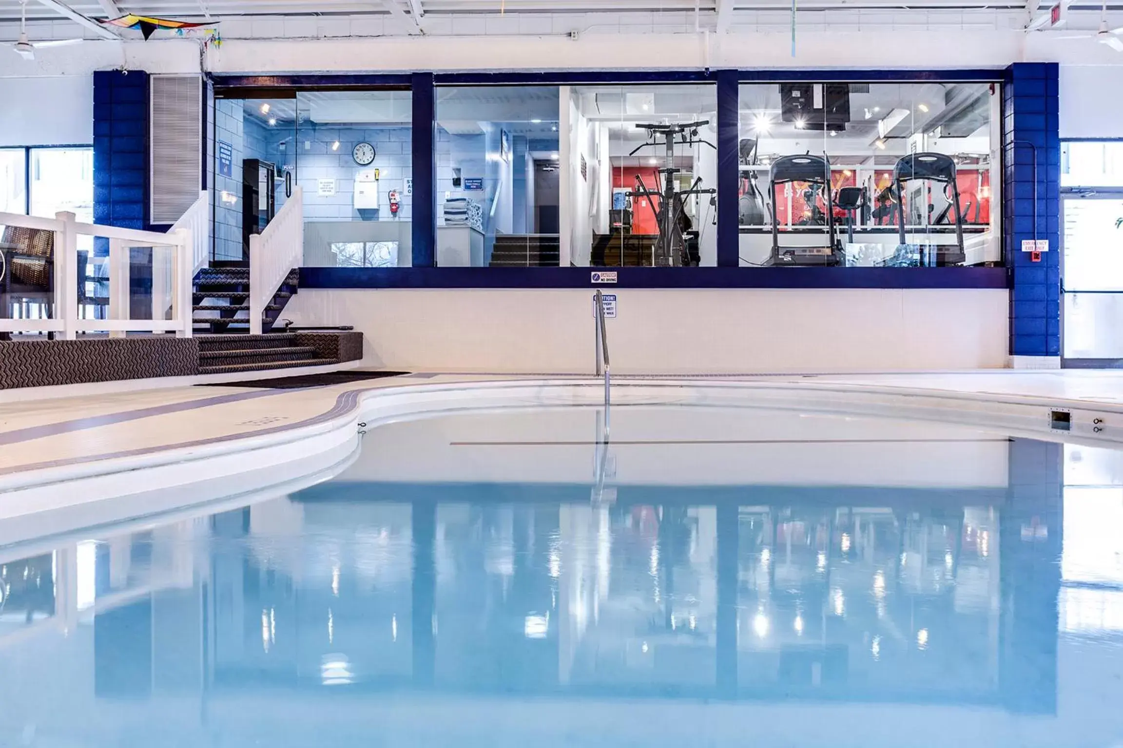 Swimming Pool in Park Town Hotel