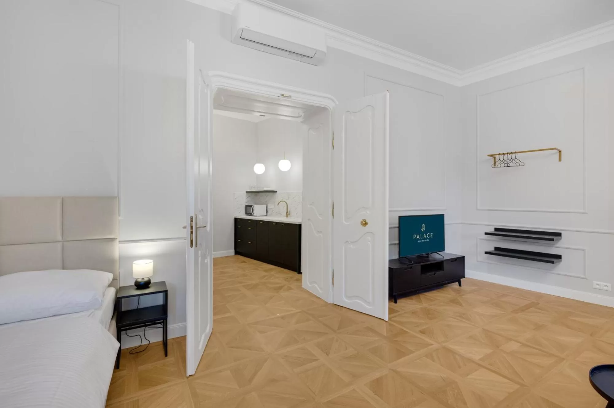 TV and multimedia, Bed in Palace Apartments