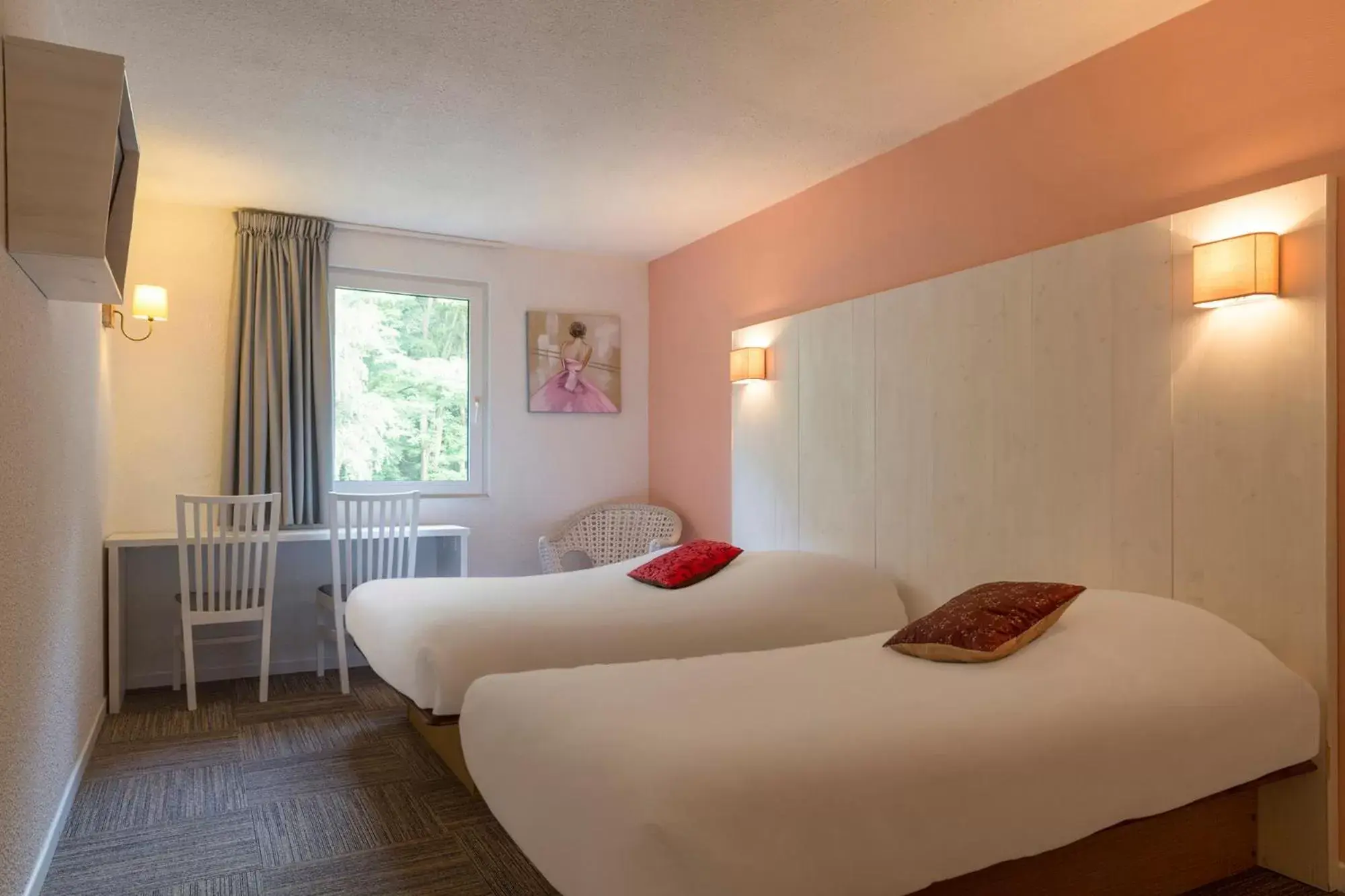 Photo of the whole room, Bed in The Originals City, Hôtel Aster, Saint-Avold Nord (Inter-Hotel)