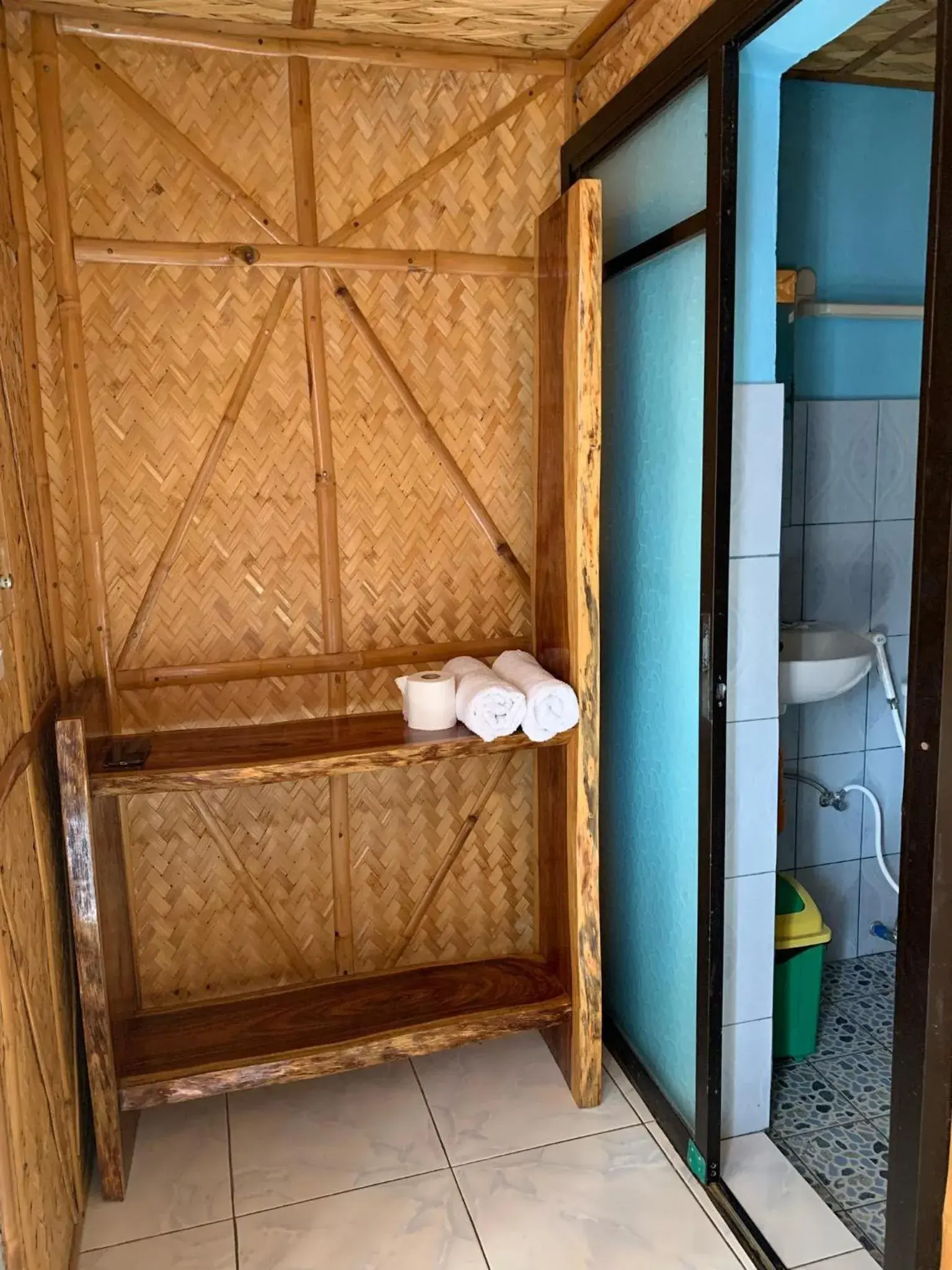 Bathroom in Bamboo House Beach Lodge & Restaurant