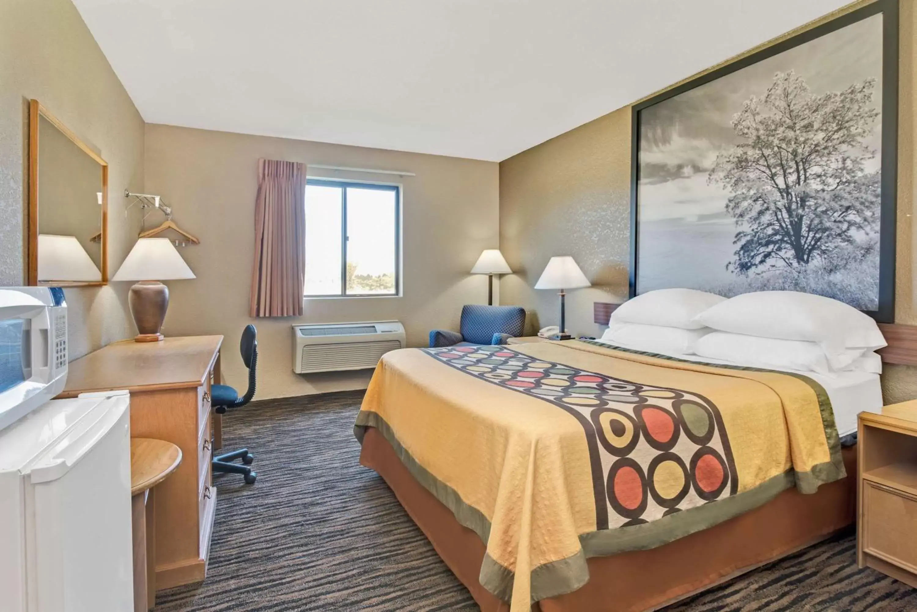 Family Suite with Three Queen Beds - Non-Smoking in Super 8 by Wyndham Spokane/West