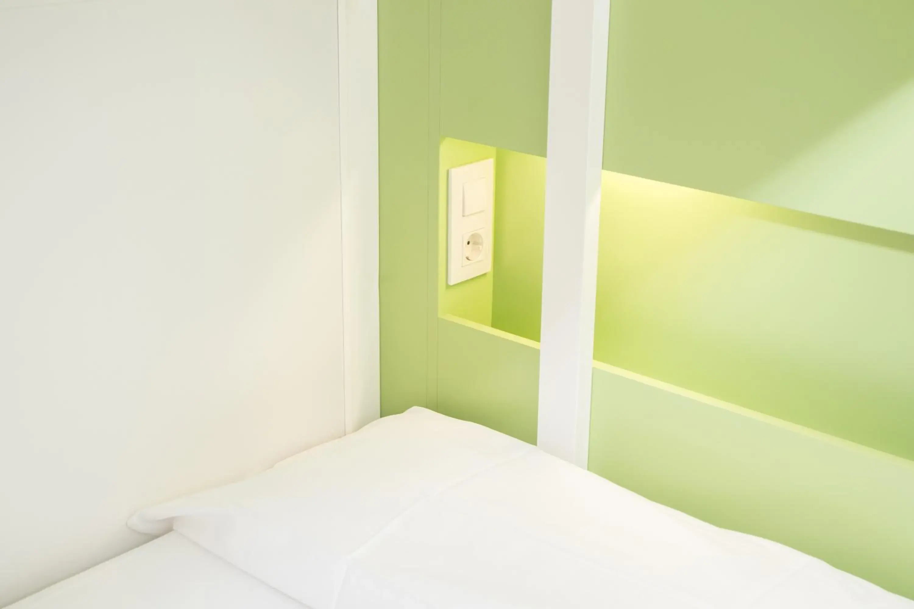 Bed in 8-Bed Mixed Dormitory Room in Sant Jordi Hostels Sagrada Familia