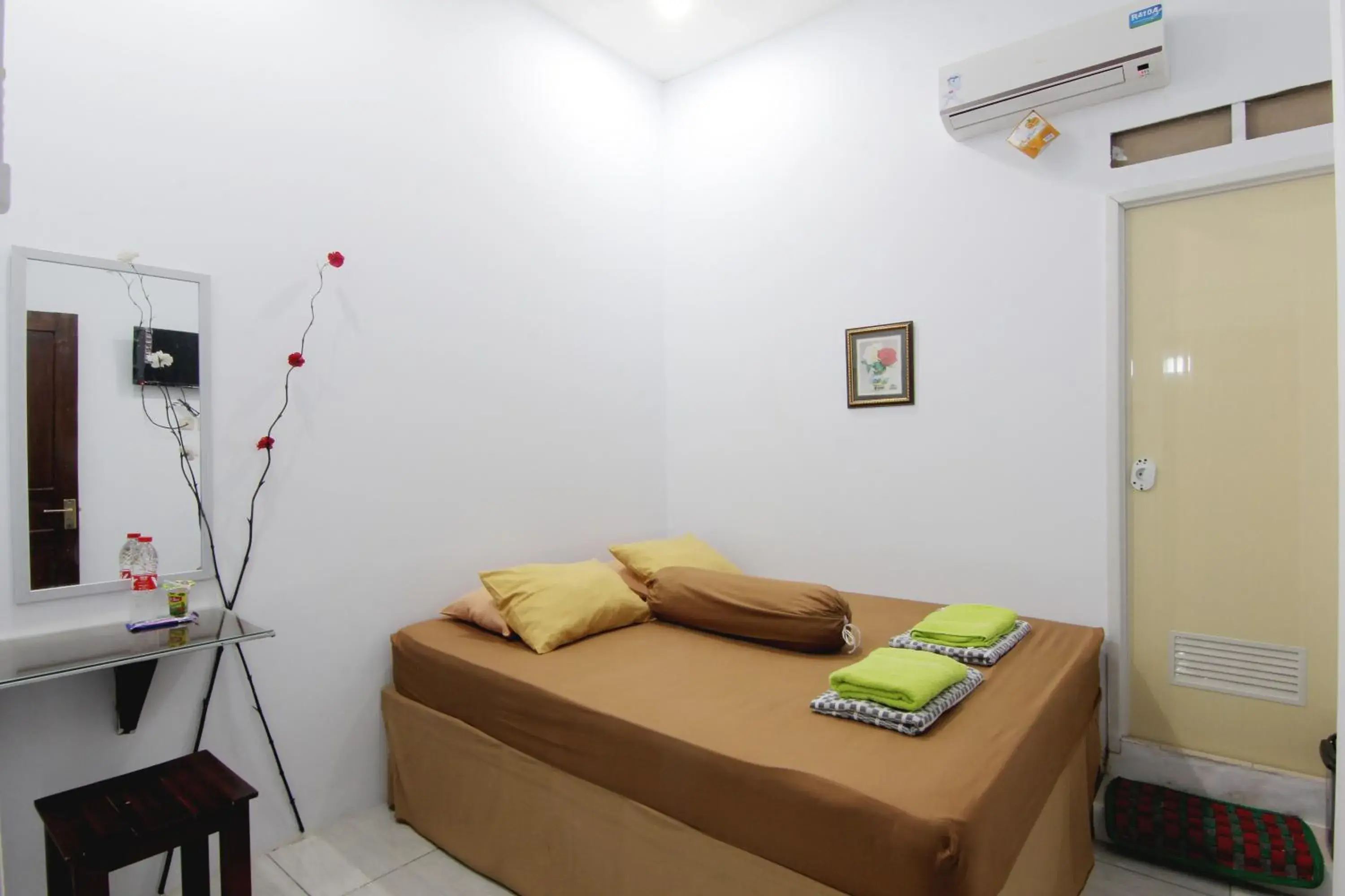 Photo of the whole room, Bed in Tiga Dua Homestay