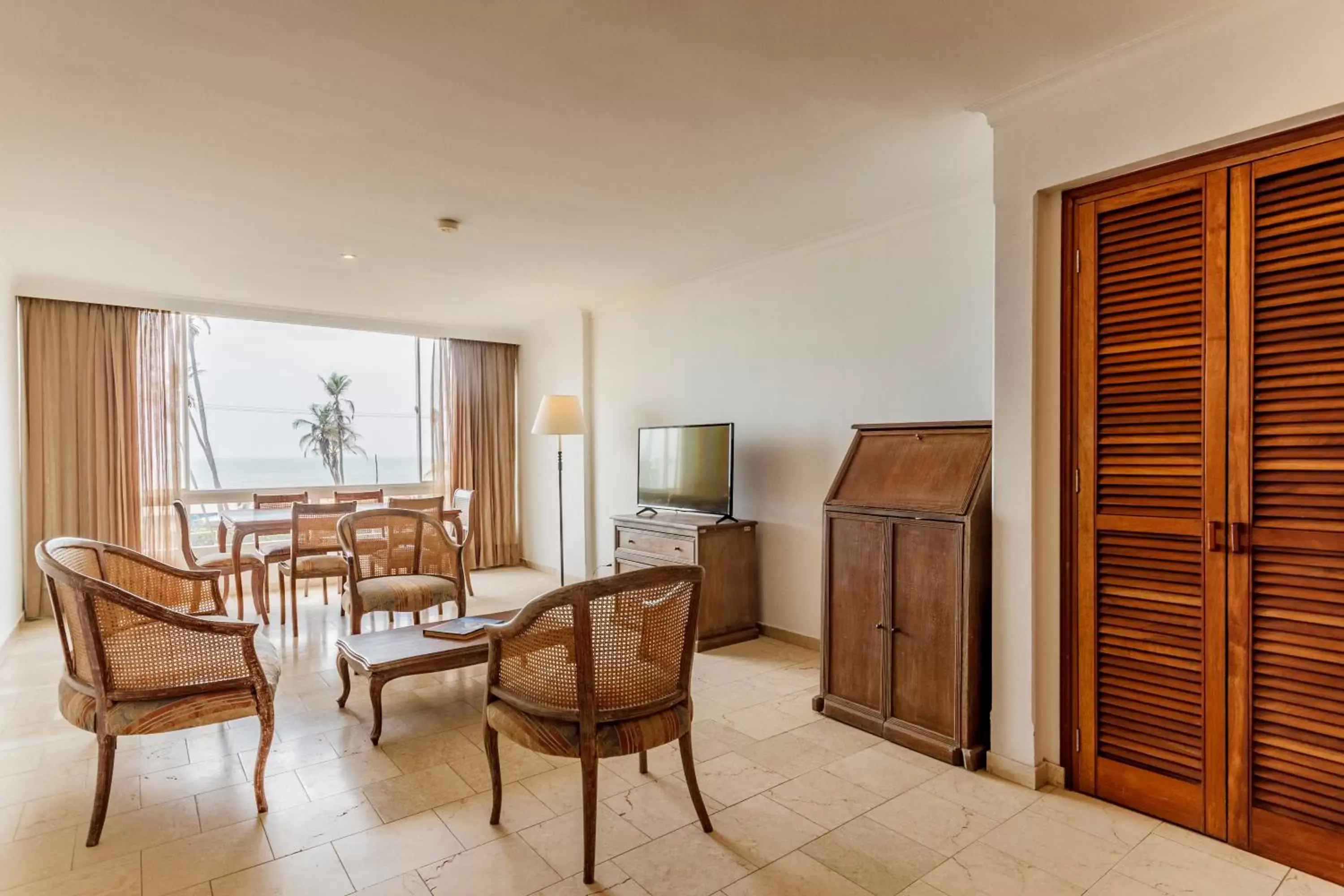 Living room, TV/Entertainment Center in Hotel Caribe by Faranda Grand, a member of Radisson Individuals