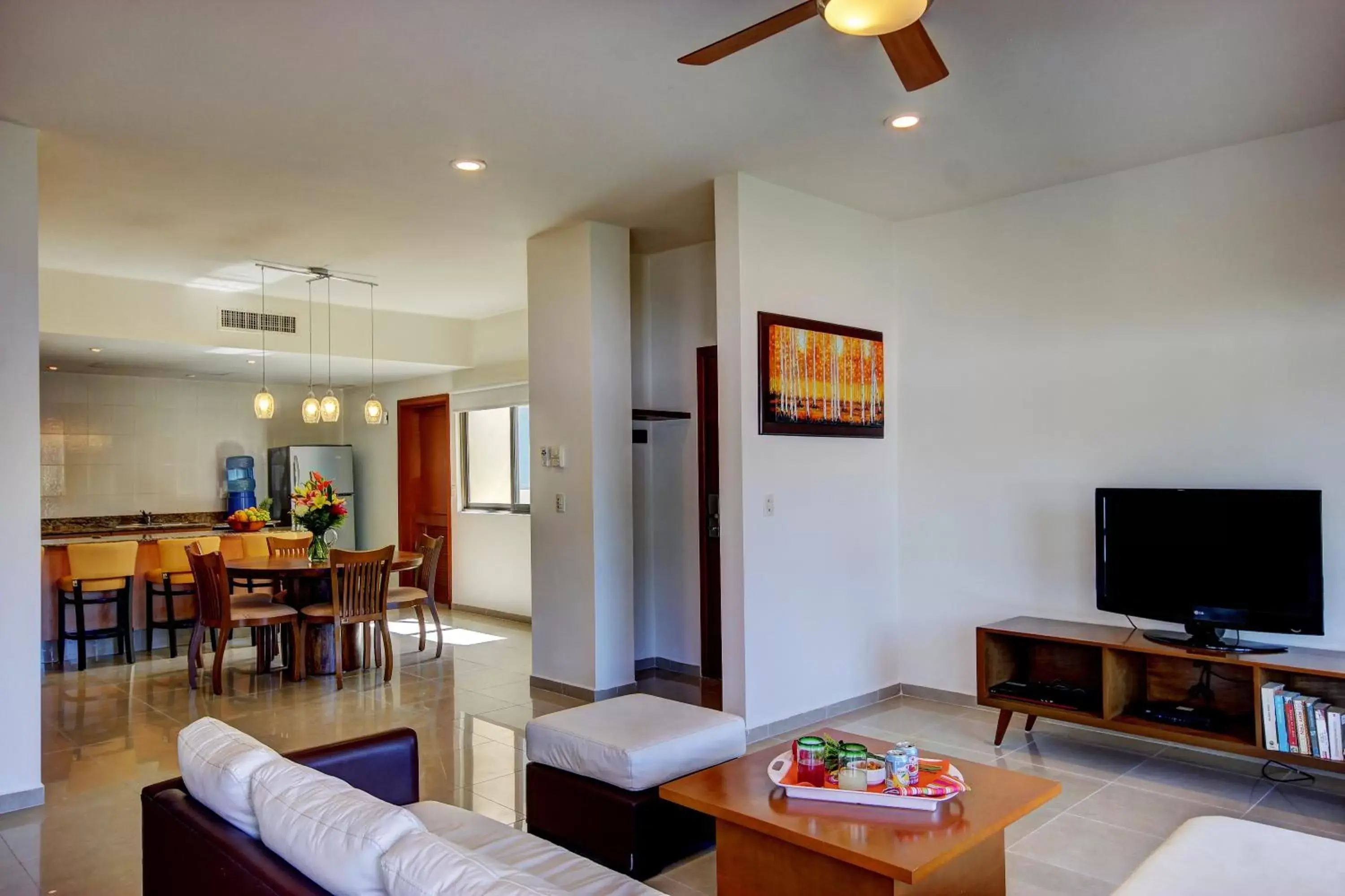 Communal lounge/ TV room, Seating Area in Riviera Maya Suites