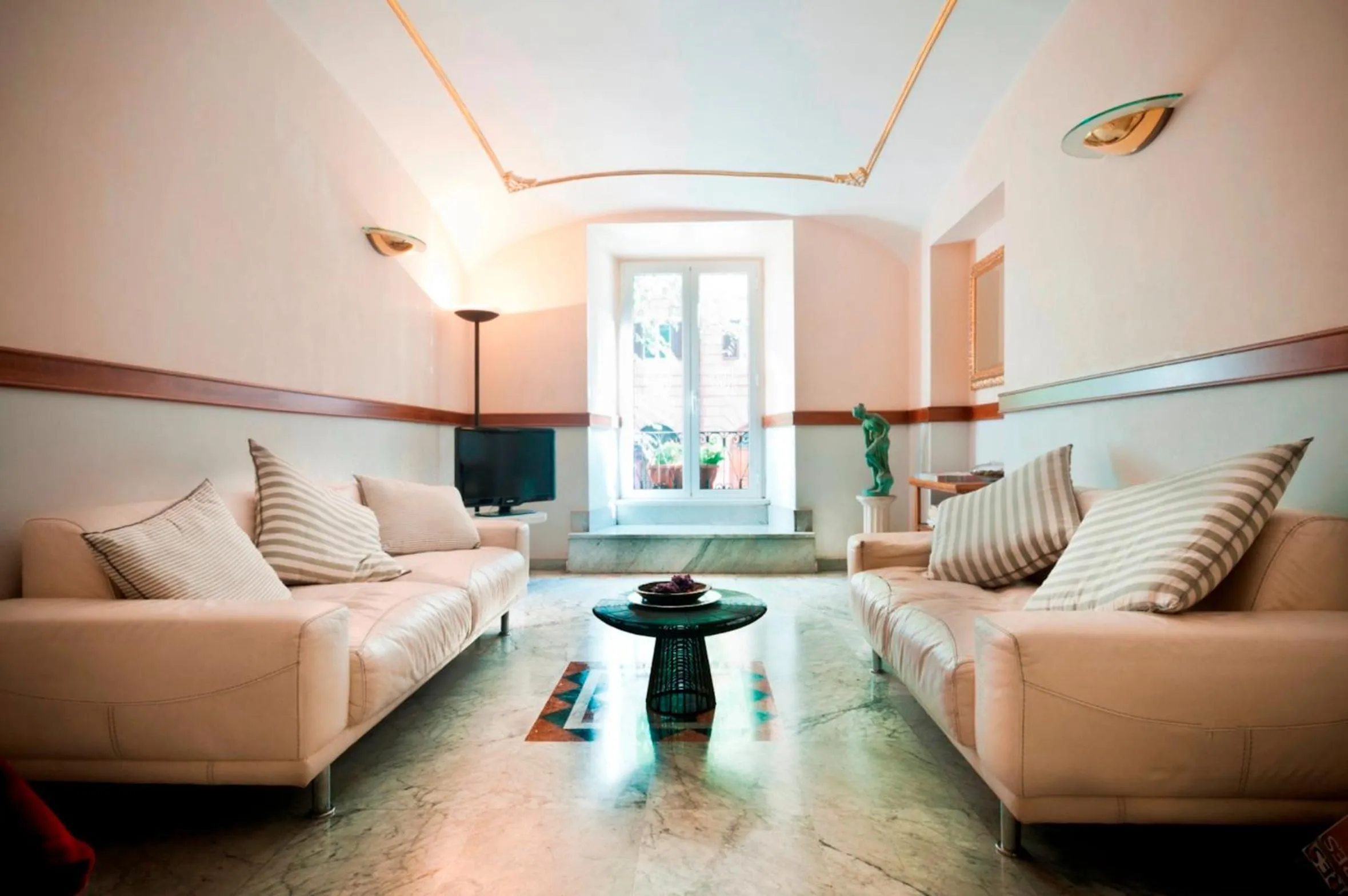 TV and multimedia in Hotel Priscilla