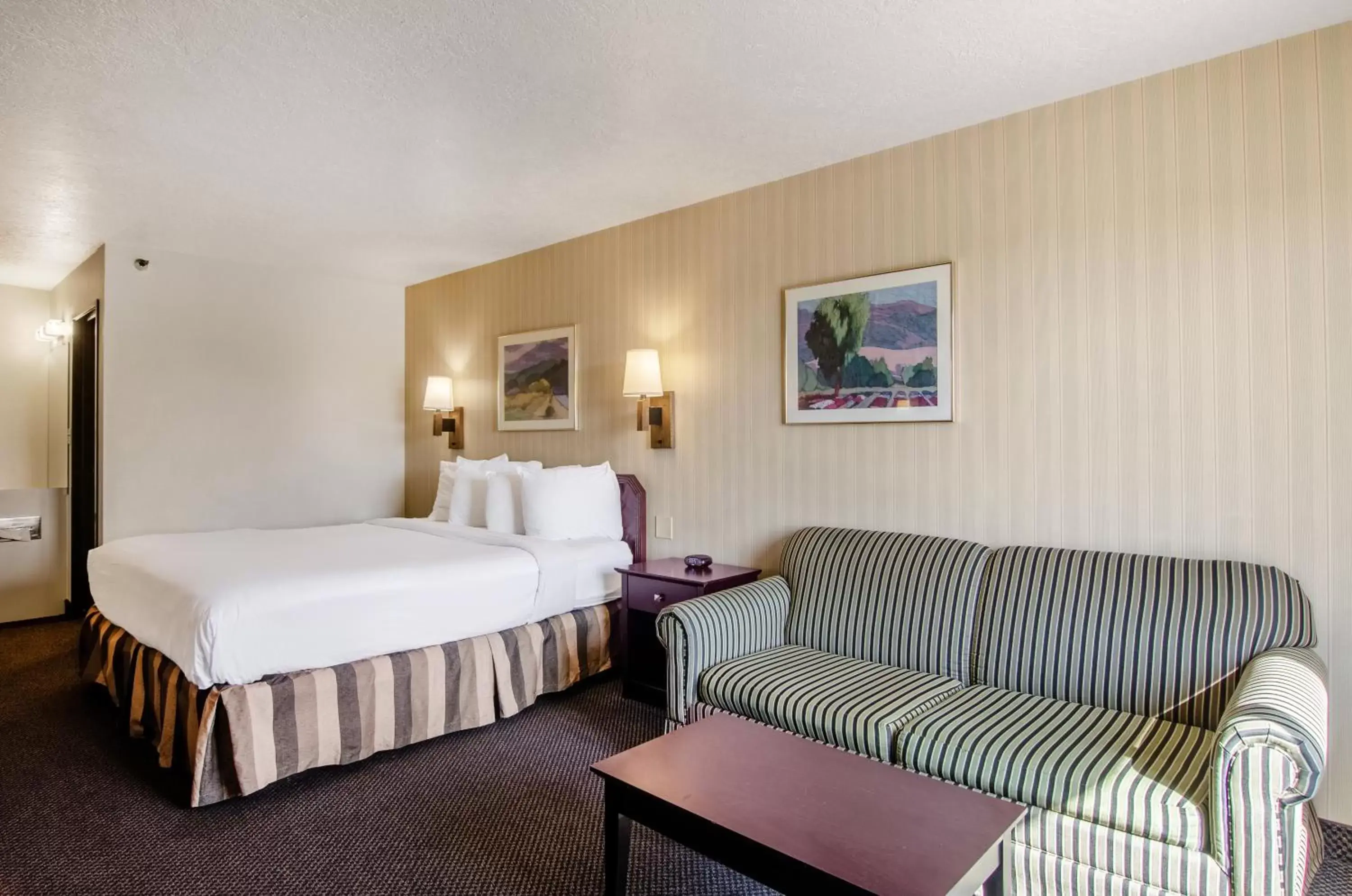 Bed in Americas Best Value Inn & Suites Ft Collins E at I-25