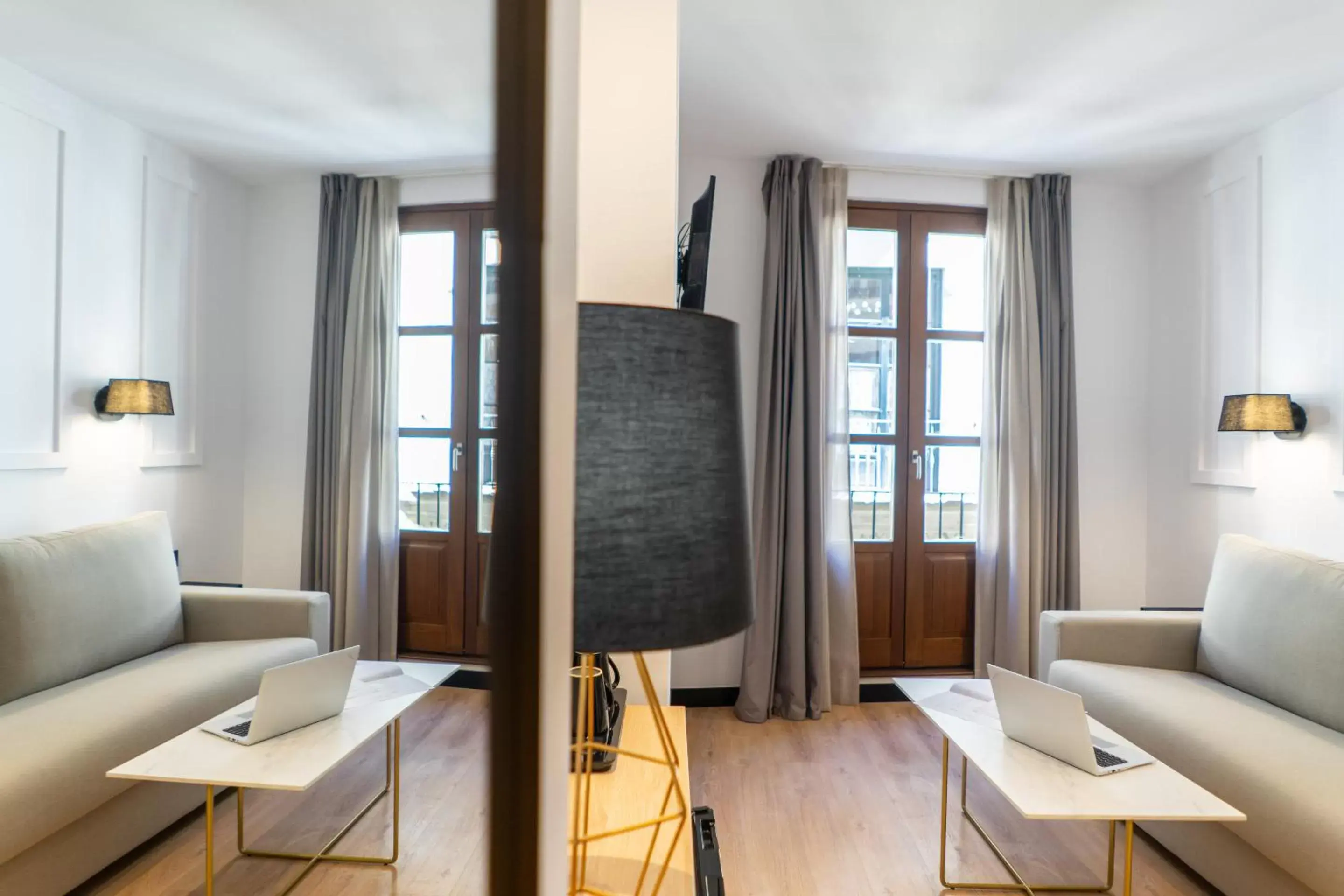 Photo of the whole room, Seating Area in Hotel Boutique Puerta de las Granadas