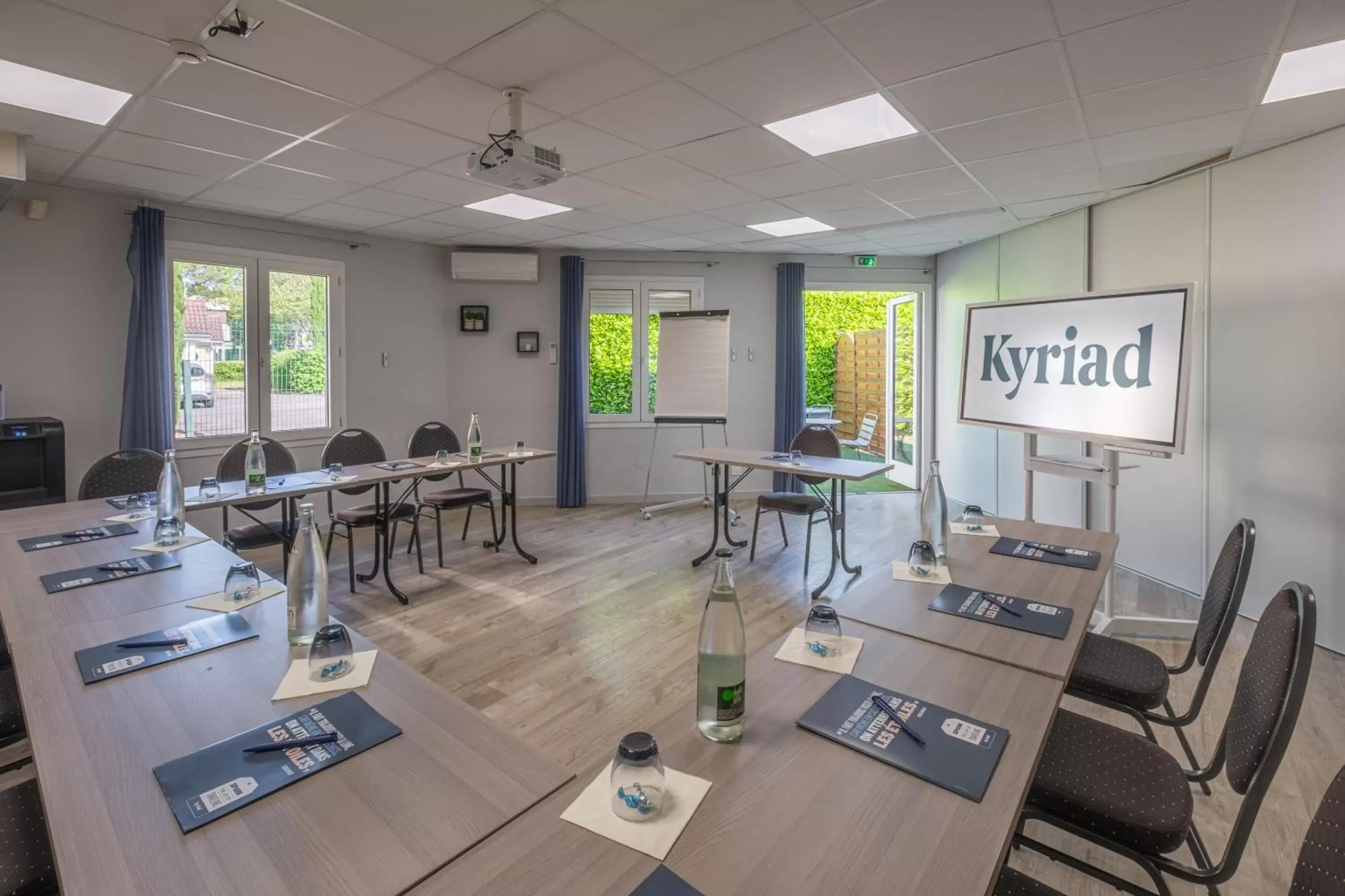 Meeting/conference room in Kyriad Lyon Est - Bron Eurexpo Le Cottage