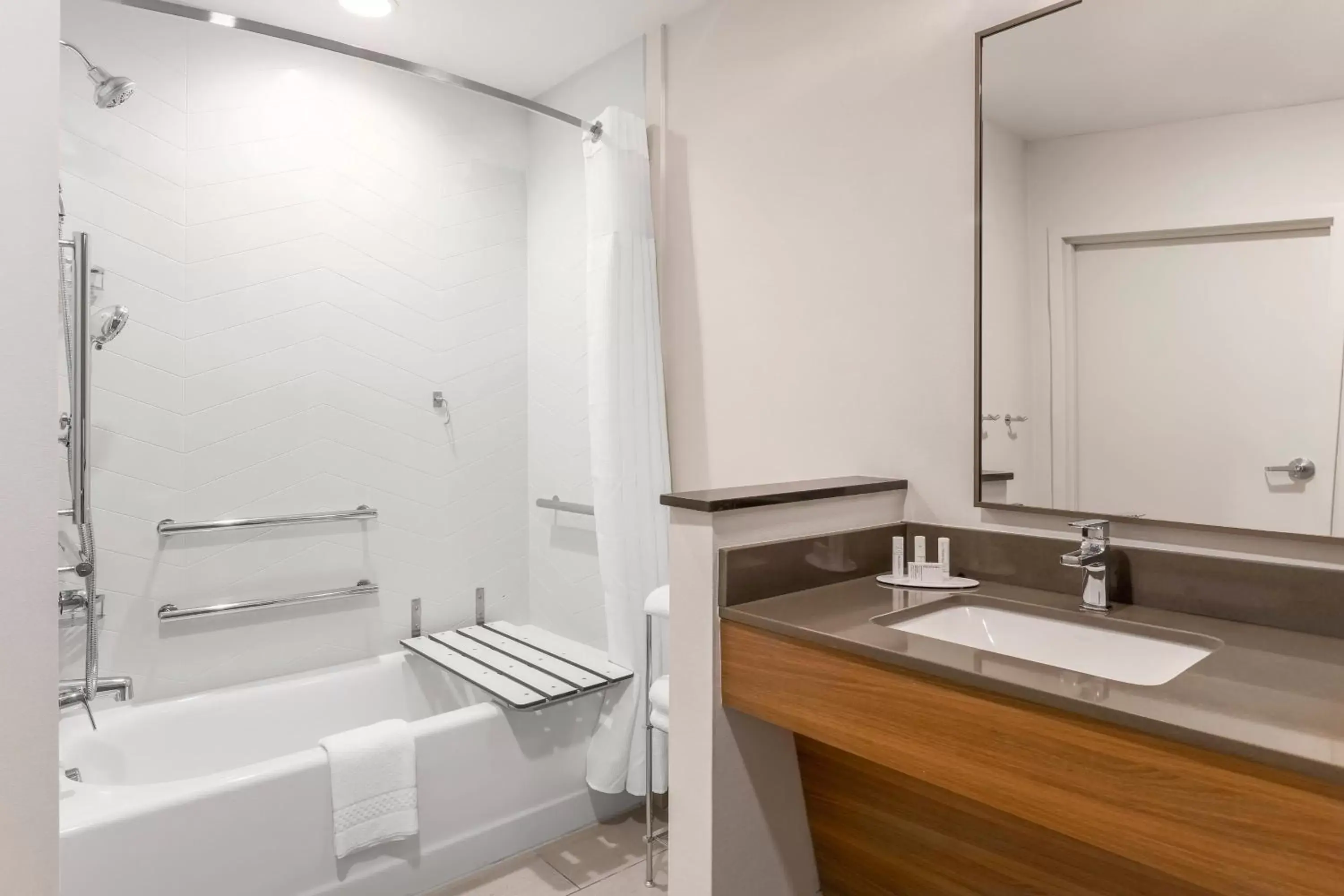 Bathroom in Fairfield by Marriott Inn & Suites Cape Coral North Fort Myers