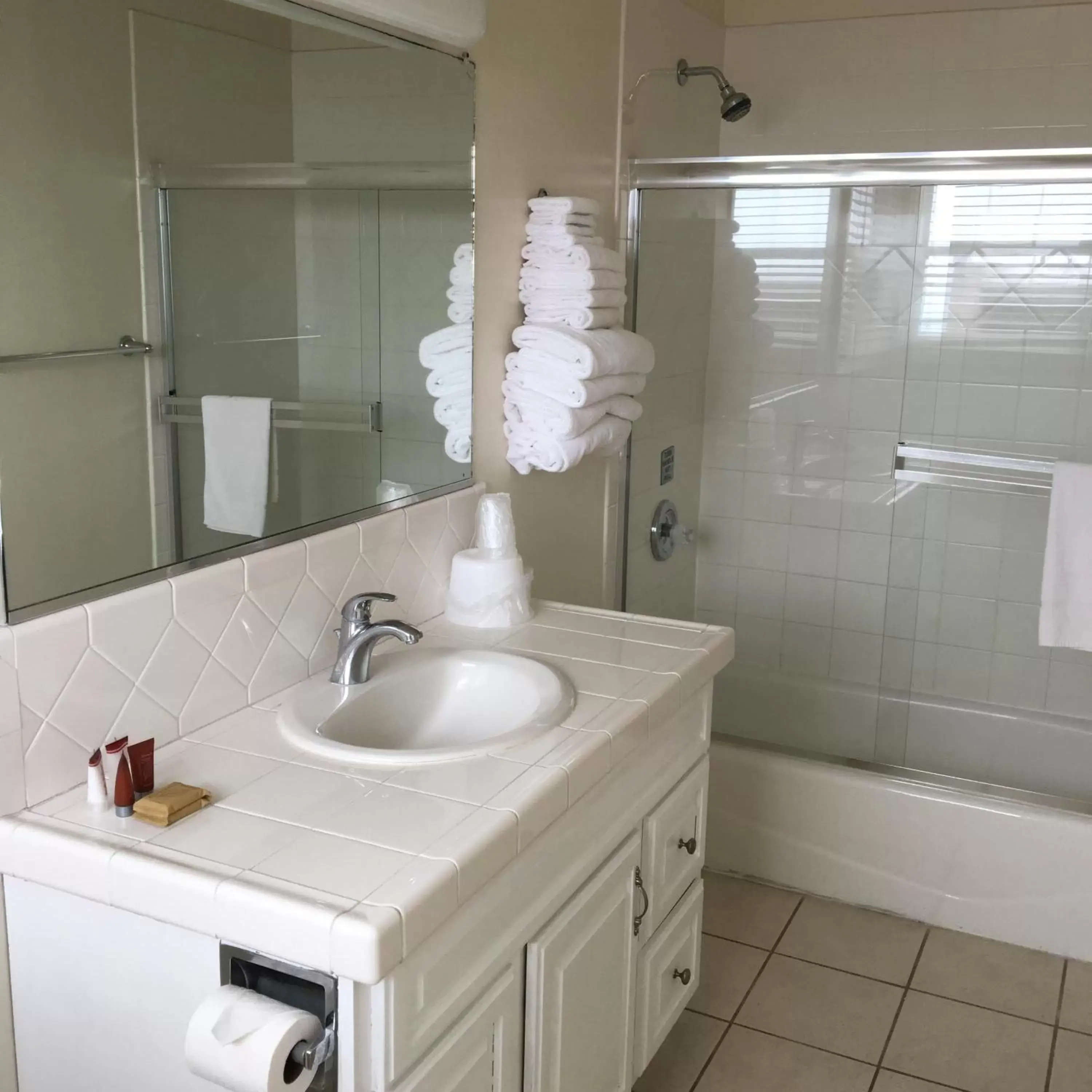 Bathroom in The Sea View Inn At The Beach