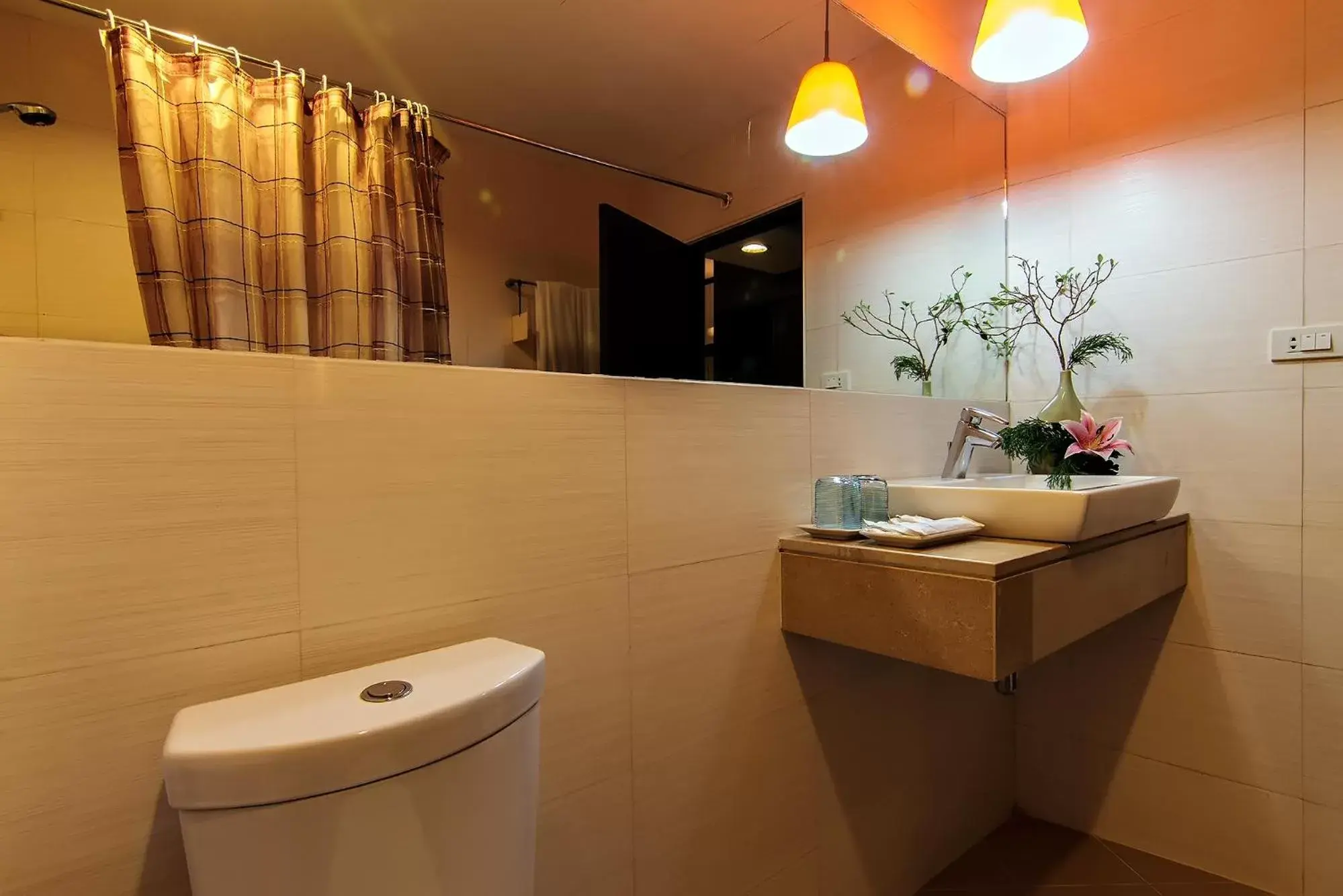 Shower, Bathroom in Bossotel Bangkok