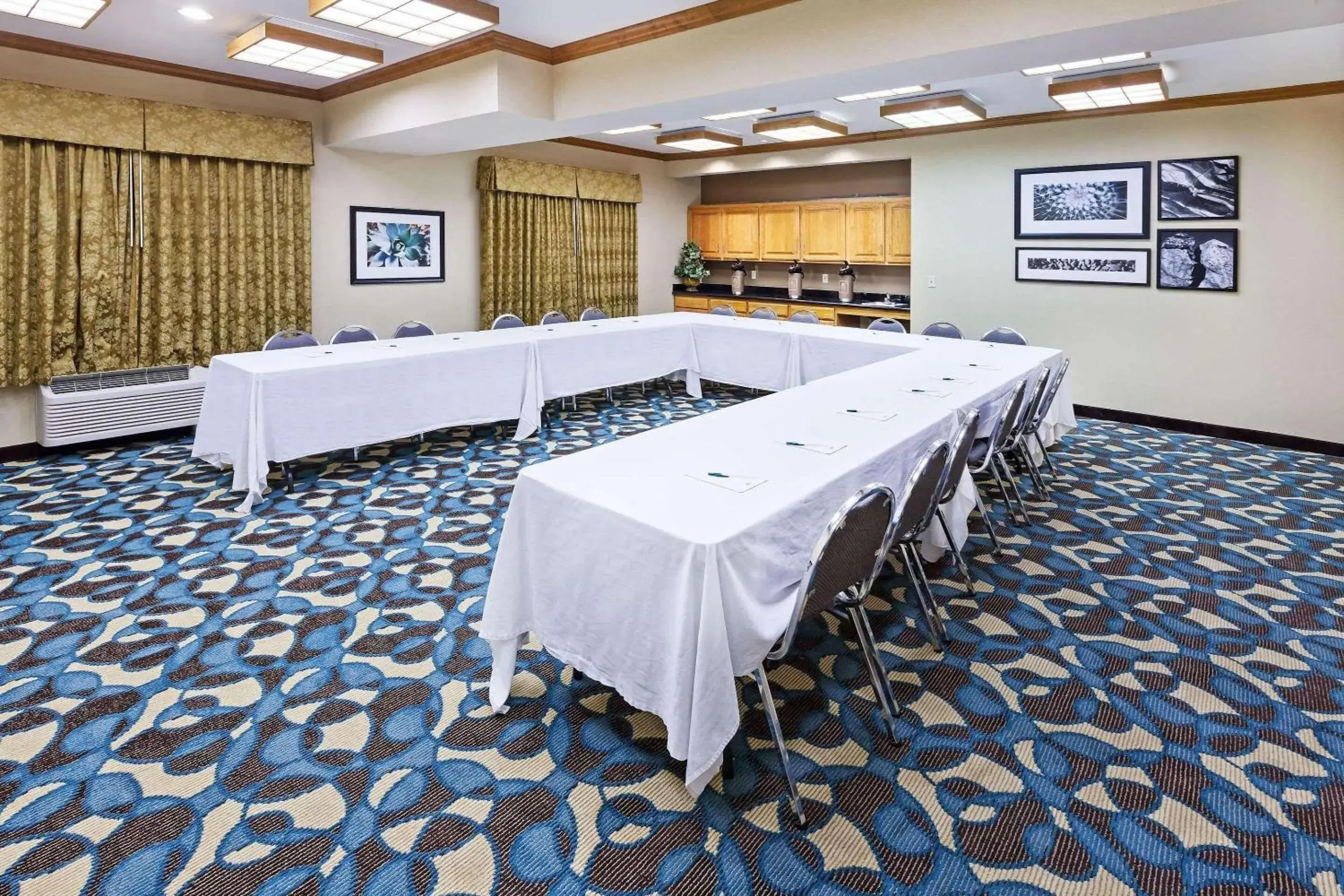 Meeting/conference room in Country Inn & Suites by Radisson, Lubbock, TX