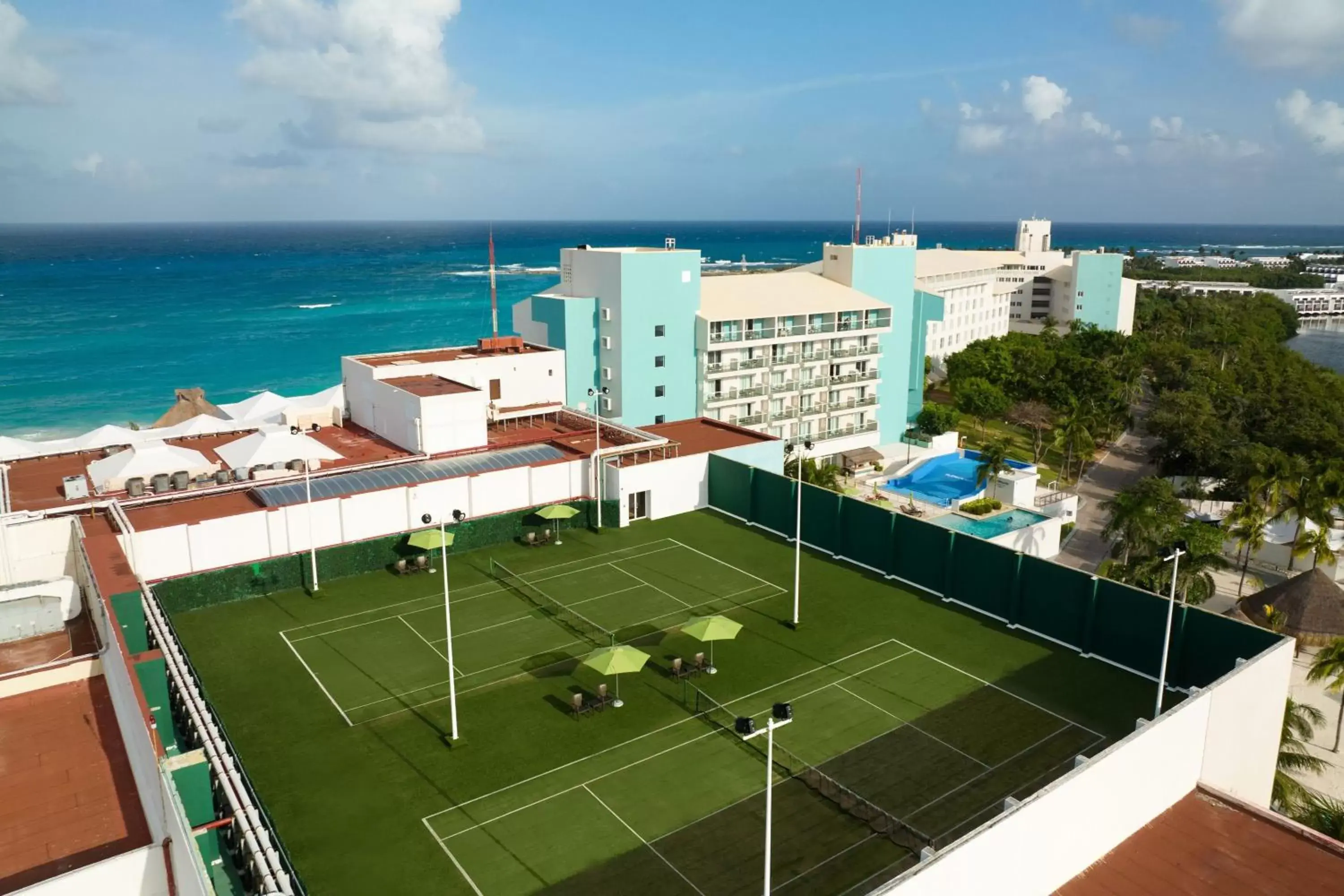 Tennis court, Tennis/Squash in The Westin Resort & Spa Cancun