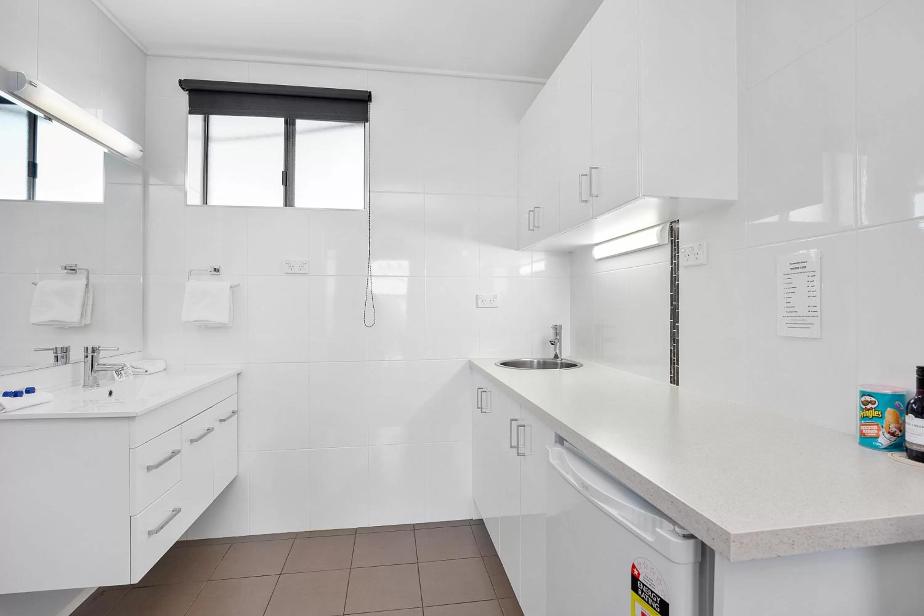 Bedroom in Thunderbird Motel Yass