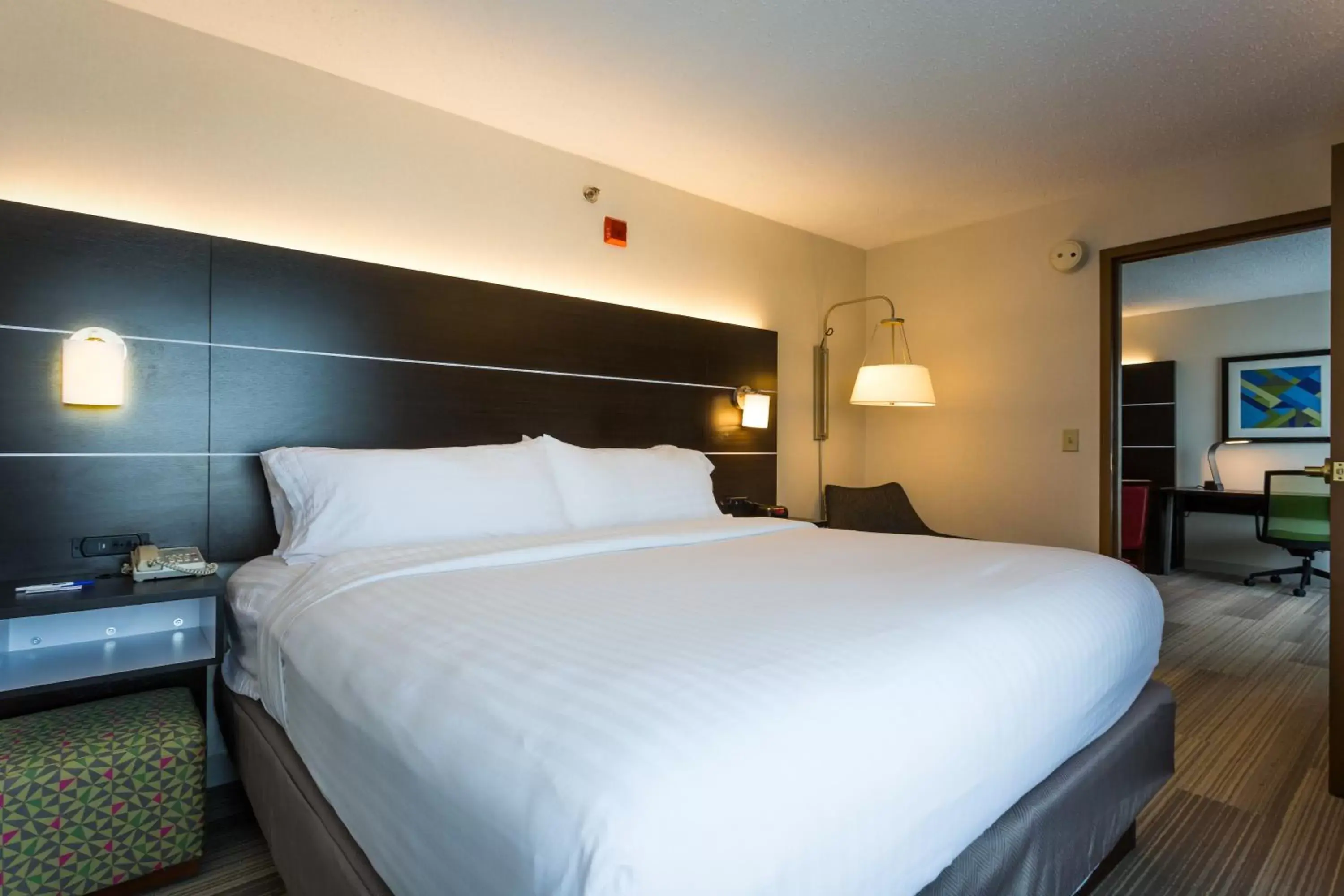 Photo of the whole room, Bed in Holiday Inn Express Hotel & Suites Reading, an IHG Hotel