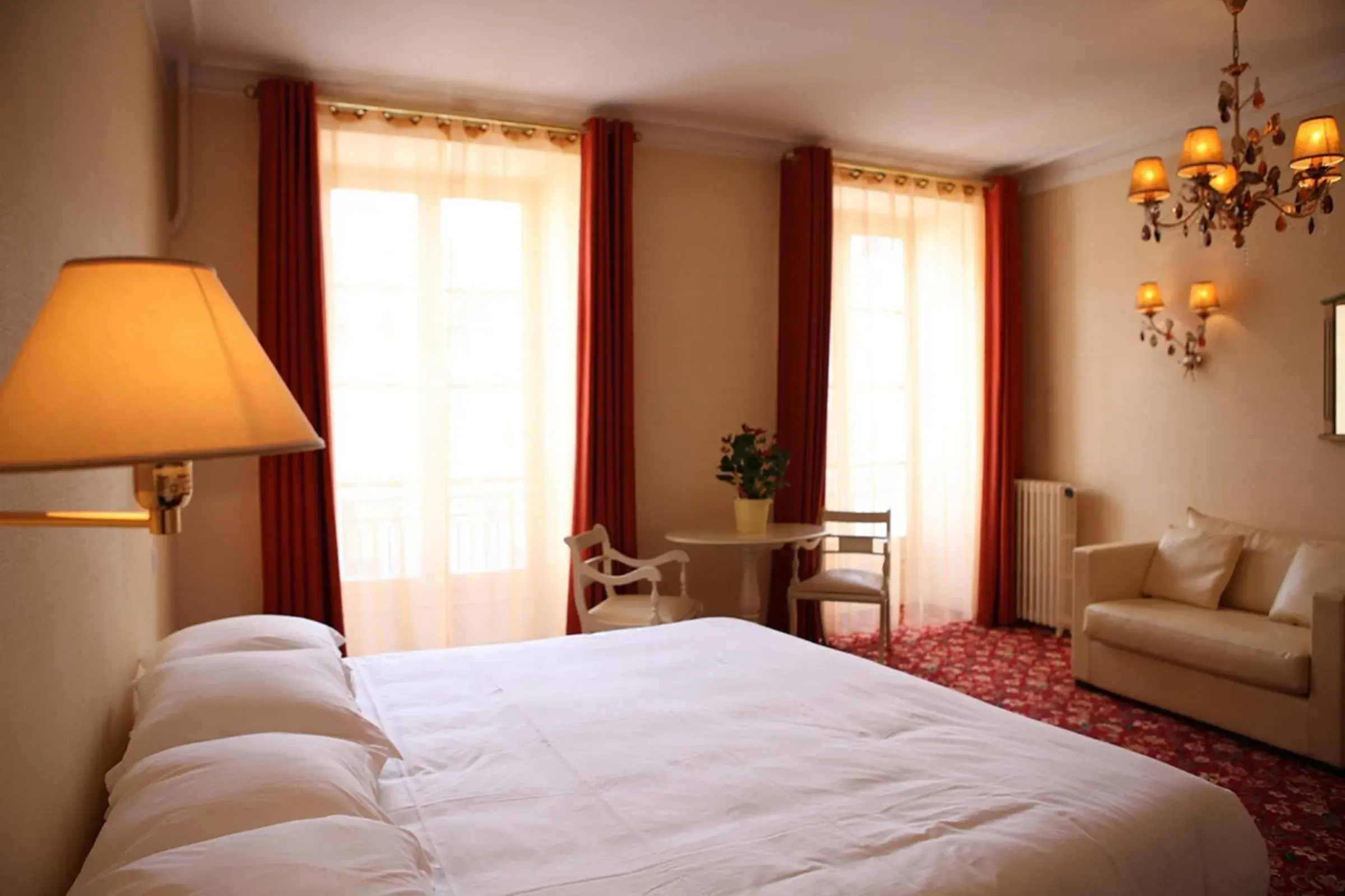 Photo of the whole room, Bed in Hôtel Le Roncevaux