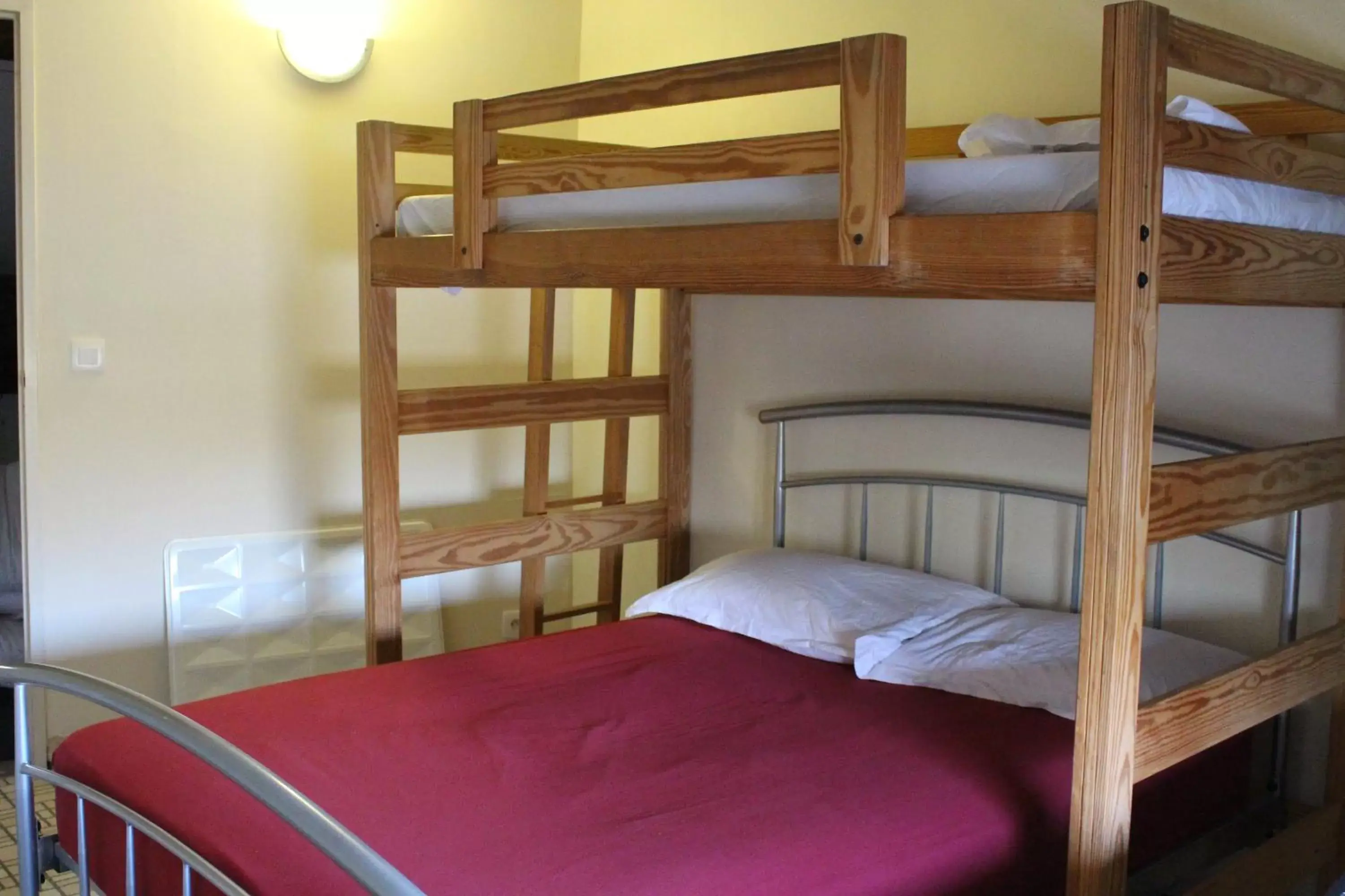 Bed, Bunk Bed in Moulin2Roues