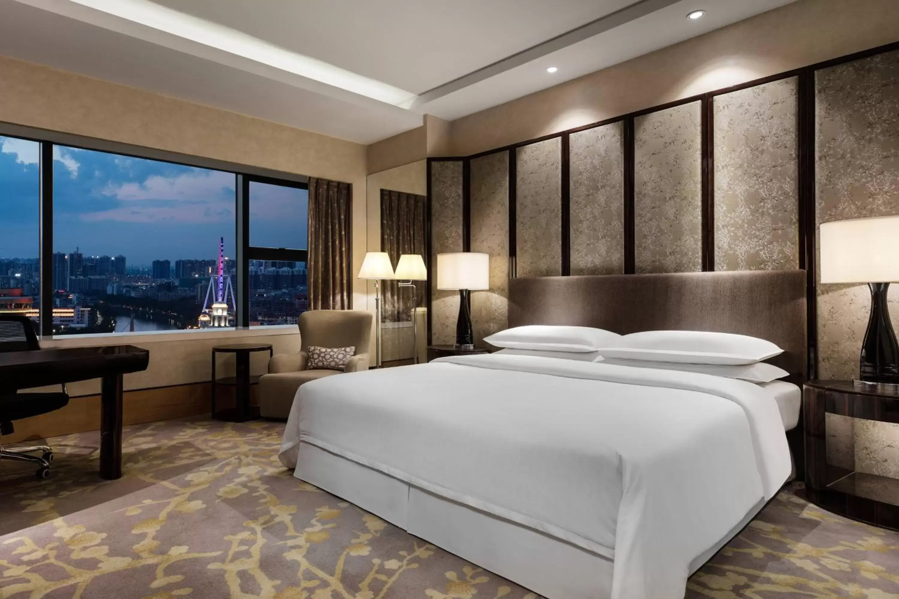 Photo of the whole room, Bed in Sheraton Zhongshan Hotel
