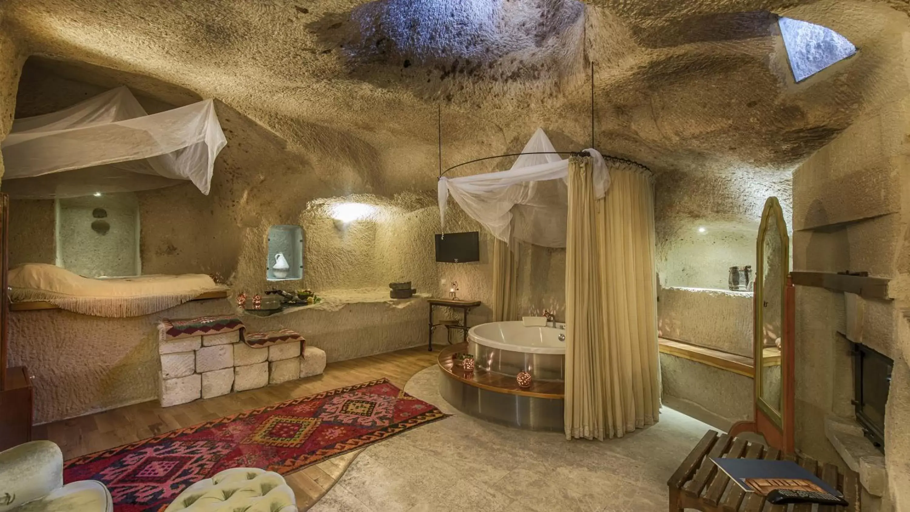 Deluxe Cave Suite in Anatolian Houses Cave Hotel & SPA