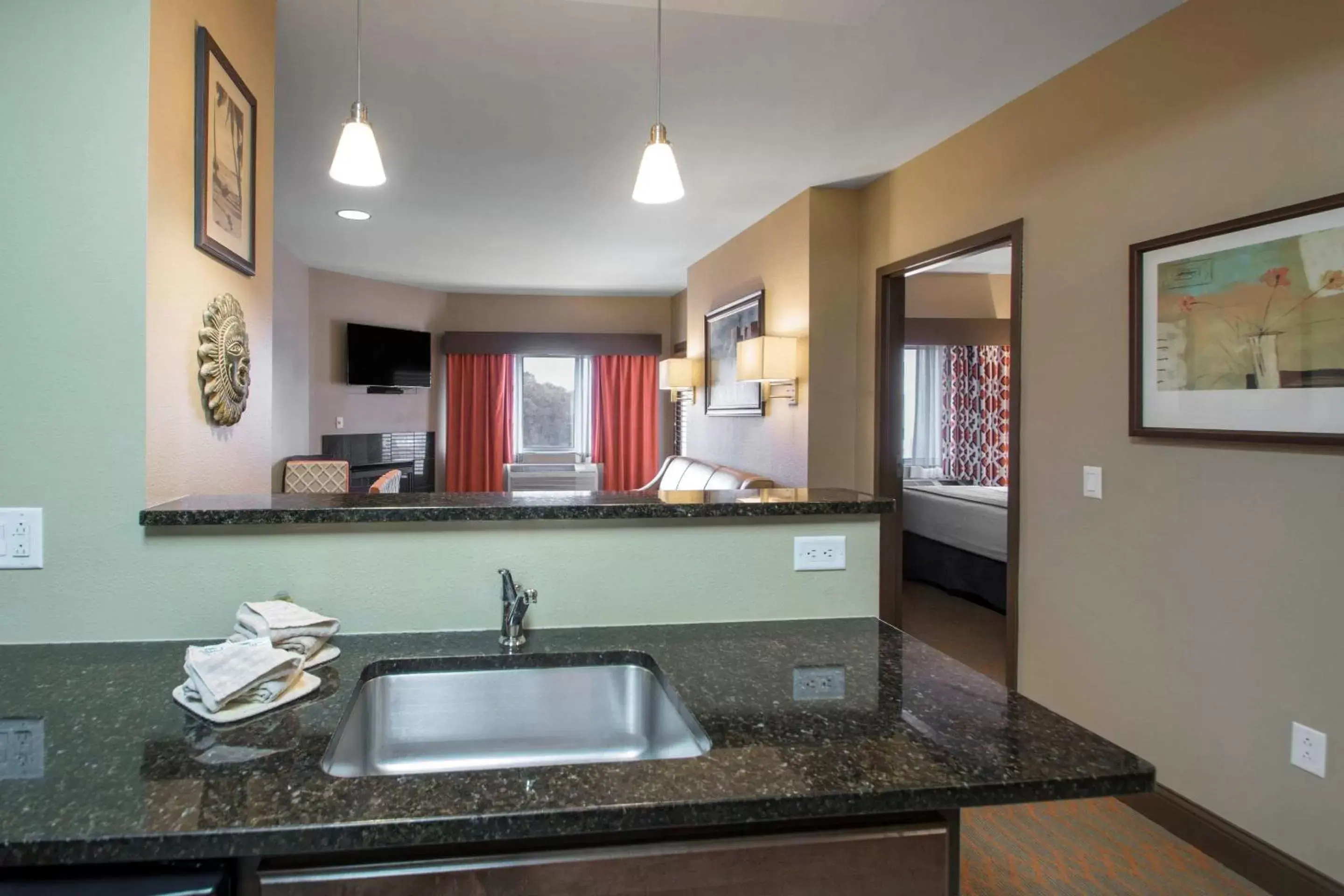 Kitchen or kitchenette, Bathroom in Bluegreen Vacations Odyssey Dells Resort