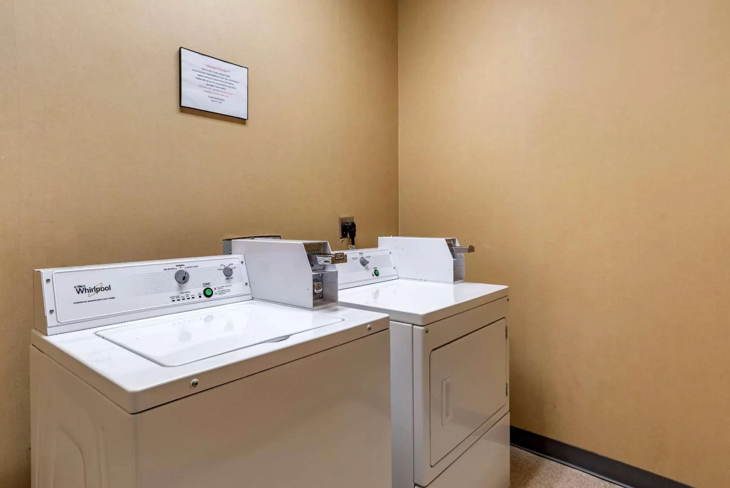 On site, Bathroom in Comfort Suites Airport South