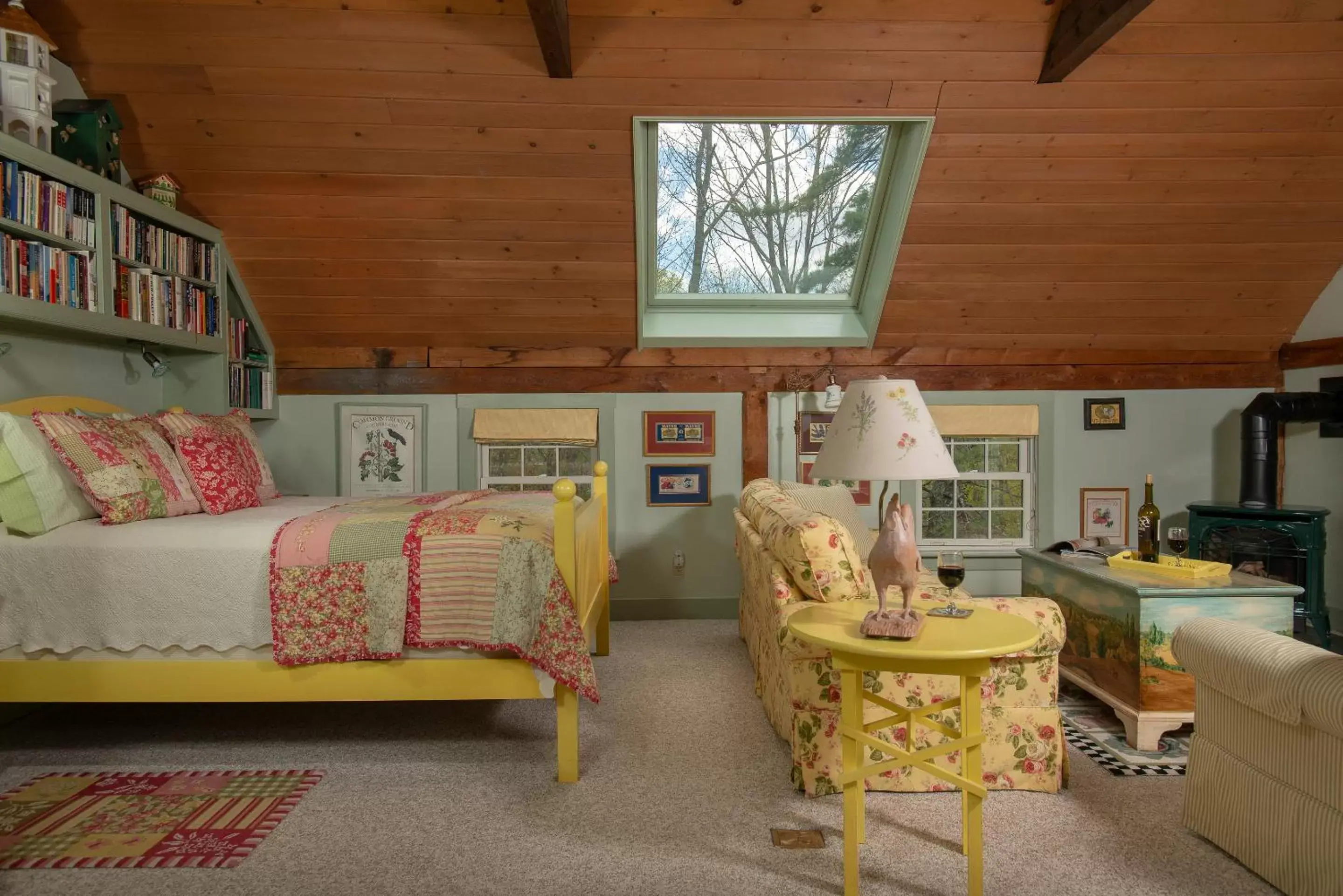 Library, Seating Area in Camden Maine Stay Inn