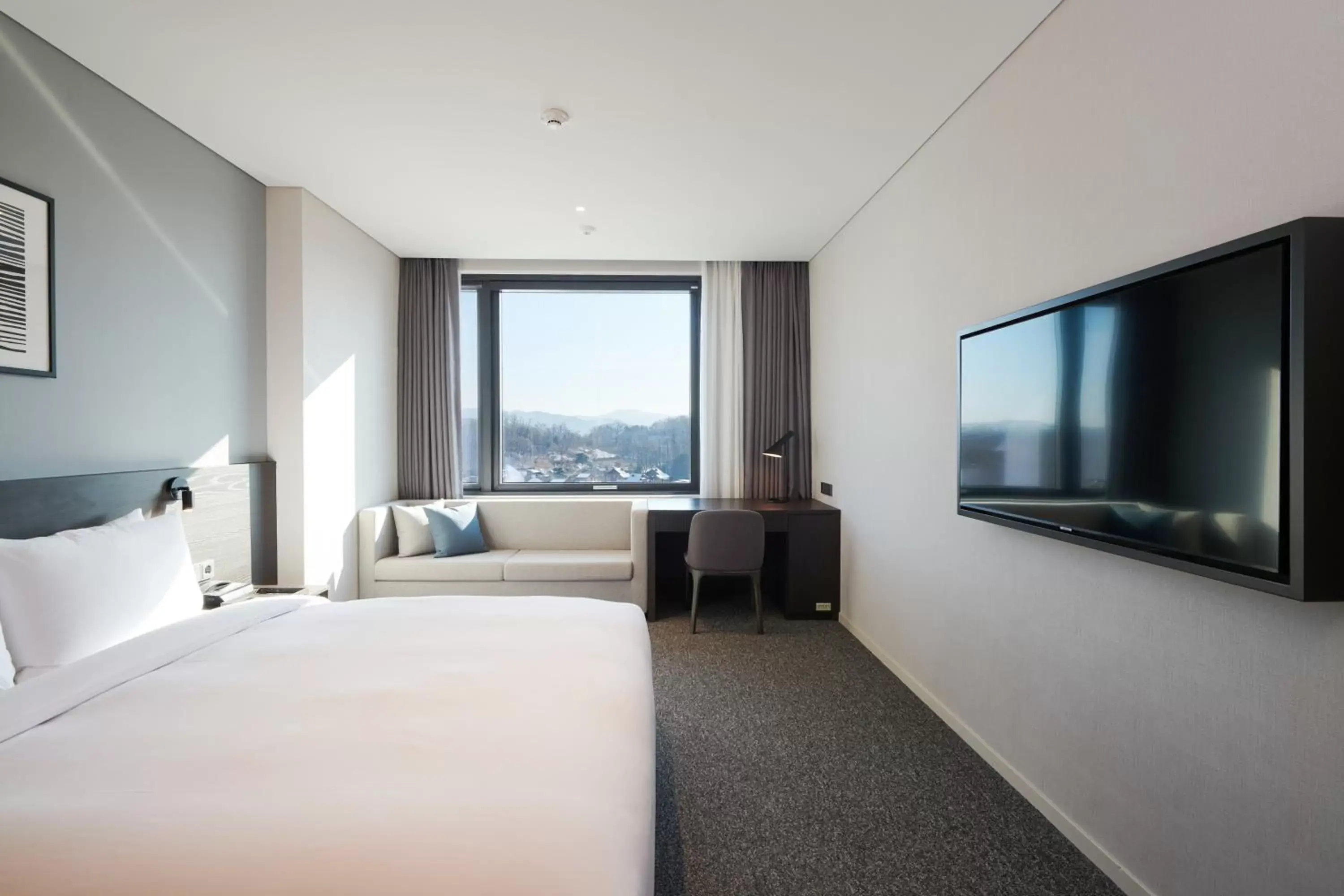Photo of the whole room, TV/Entertainment Center in Nine Tree Premier Hotel Seoul Pangyo